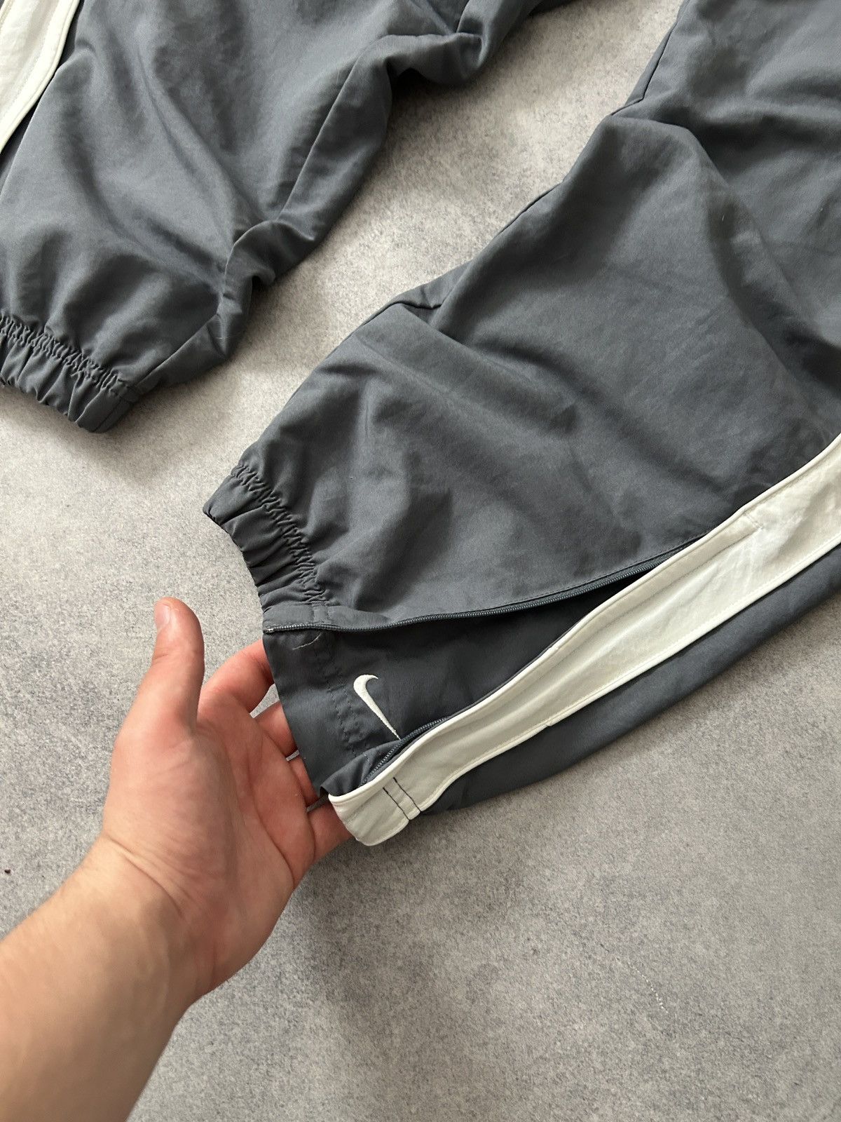 Nike Vintage Nike double swoosh nylons track pants mens Size US 34 / EU 50 - 4 Thumbnail