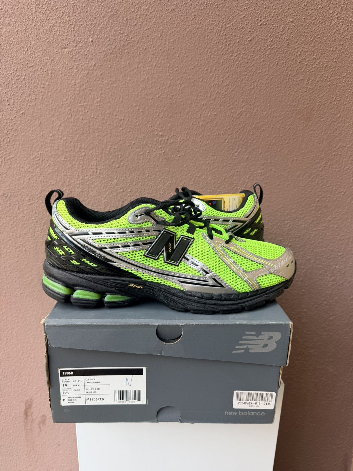 New Balance New Balance Mens 1906R Volt Silver M1906RCG Classic 