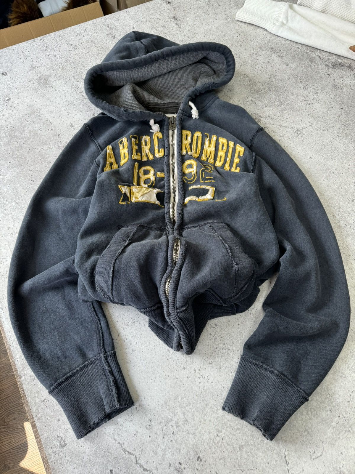 Abercrombie & Fitch Abercrombie & Fitch 00s Vintage Distressed Hoodie Size US S / EU 44-46 / 1 - 5 Thumbnail