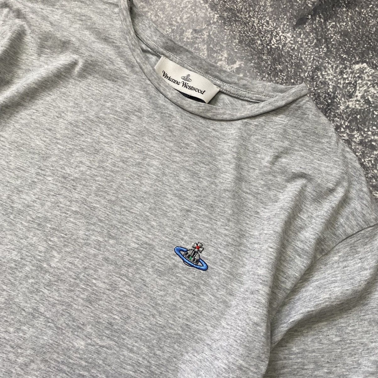 Vivienne Westwood Luxury Vivienne Westwood Small basic logo gray designer tee Size US M / EU 48-50 / 2 - 3 Thumbnail