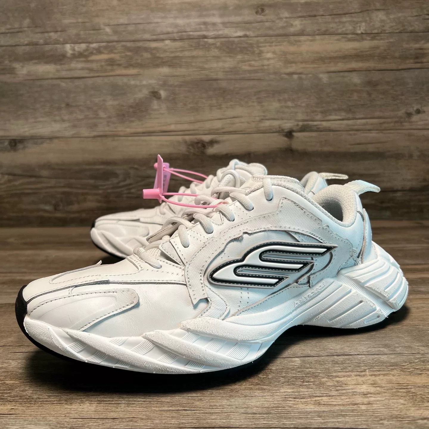 Balenciaga Balenciaga Distressed White Lowtop Sneakers 41 Men Size US 8.5 / EU 41-42 - 1 Thumbnail