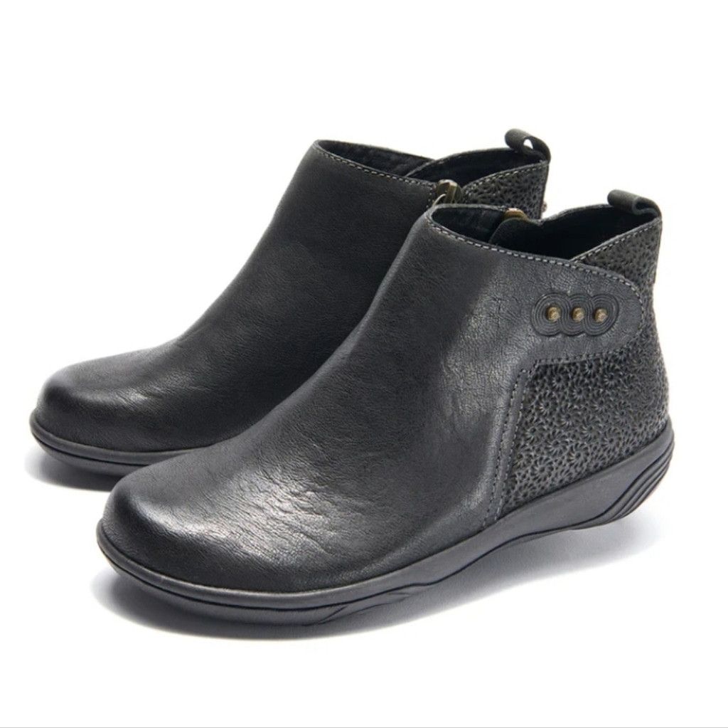 Halsa Althea zipper leather black ankle boots booties sz 8.5