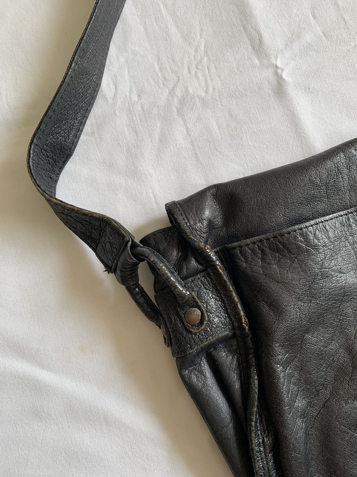 Moschino VINTAGE MOSCHINO BLACK LEATHER SLING BAG Size ONE SIZE - 13 Thumbnail