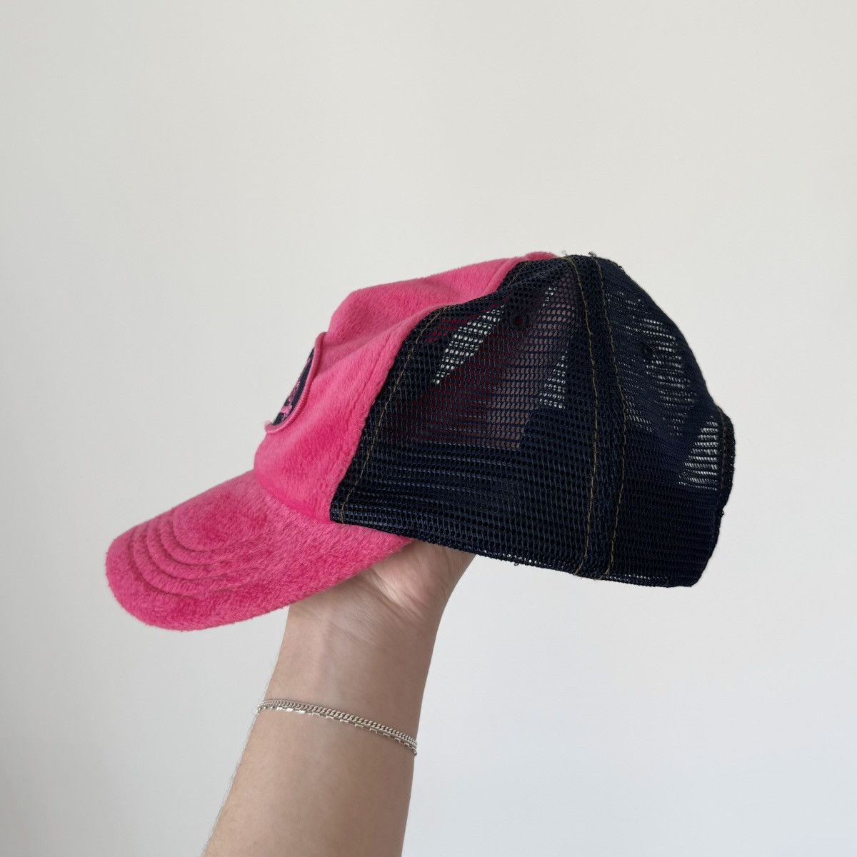 Von Dutch Vtg 2000s Von Dutch Fuzzy Fleece Trucker Hat Pink Y2K Rare Size ONE SIZE - 4 Thumbnail