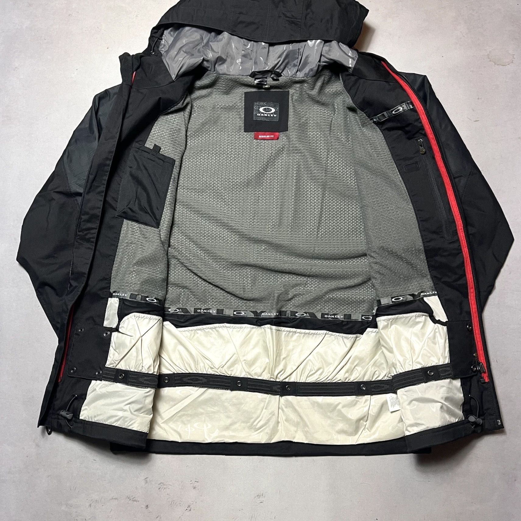 Oakley VINTAGE Oakley Technical Snowboard Hooded Soft Shell Jacket Men M Black Size US M / EU 48-50 / 2 - 2 Thumbnail