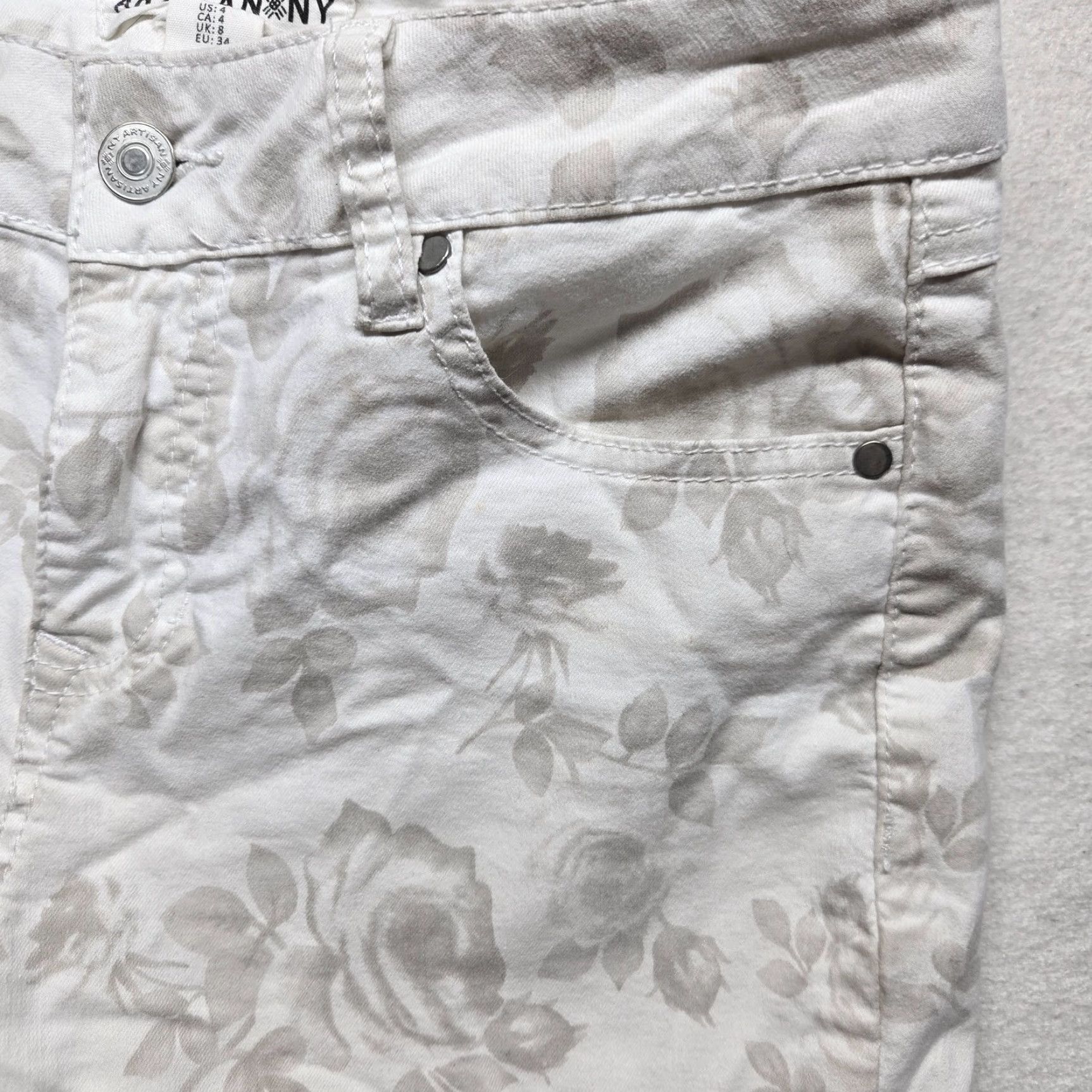 Vintage Artisan NY Women's White Floral Hawaiian Shorts Adult Women's Size 4 Size 27" / US 4 / IT 40 - 2 Thumbnail
