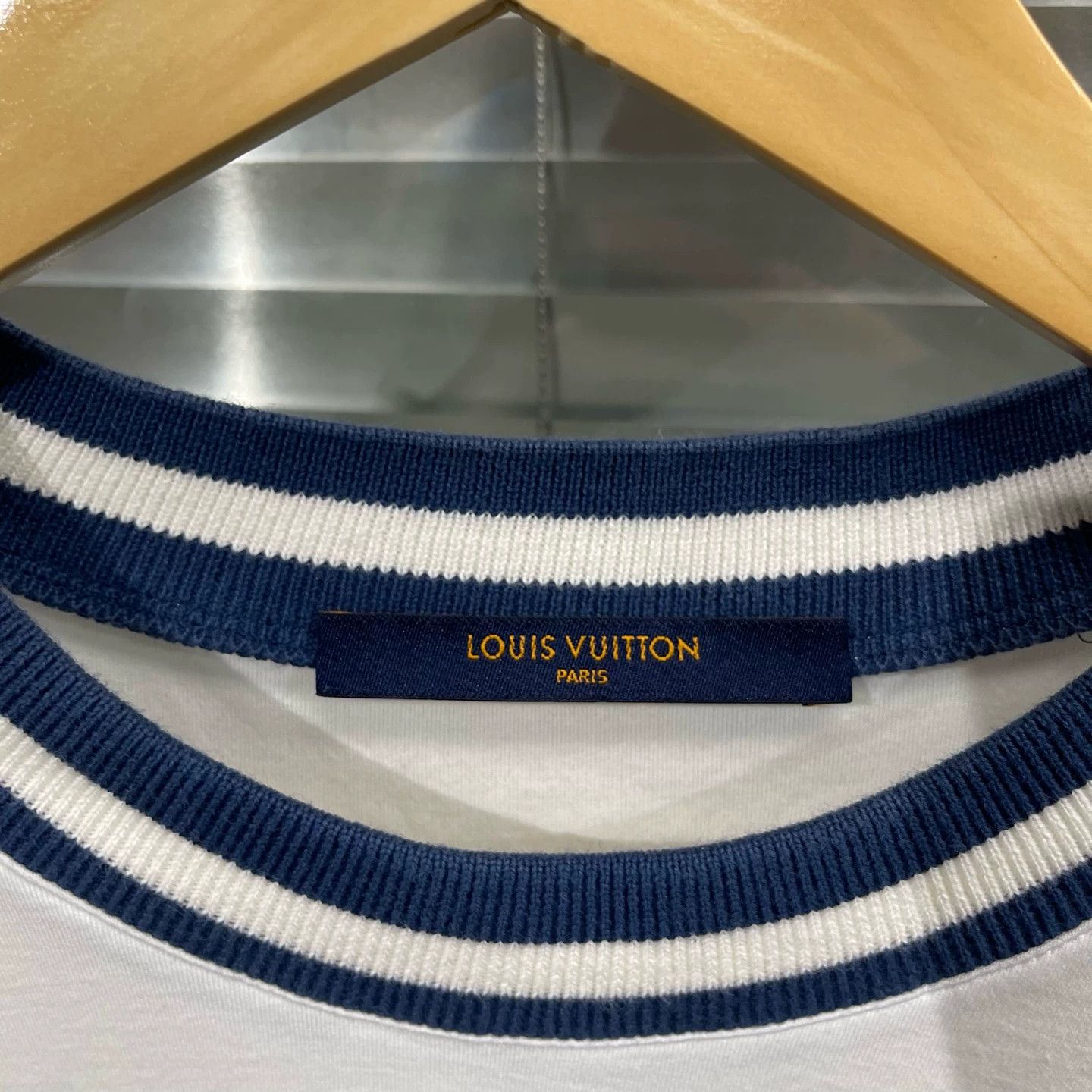 Louis Vuitton LV Reverse Logo Embroidered White/Blue T XL Mint Size US XL / EU 56 / 4 - 3 Thumbnail