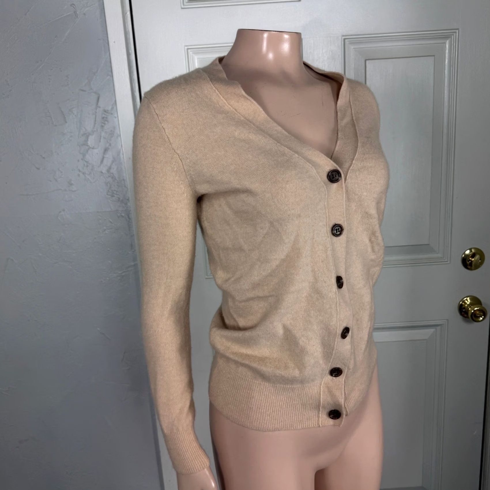 J.Crew J. Crew Cardigan Sweater XXS 100% Cashmere V-Neck L/S Beige Womens Knits Classic Stretch - Dry Clean Only Size XXS / US 00 / IT 34 - 4 Thumbnail
