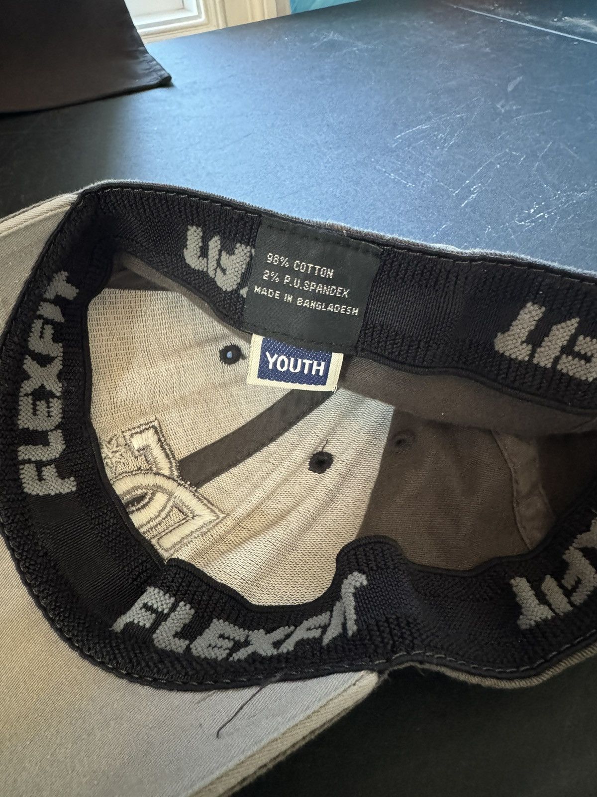 DC × Vintage DC Skateboarding Youth Hat Vintage Distressed Grey Flexfit Size ONE SIZE - 4 Thumbnail