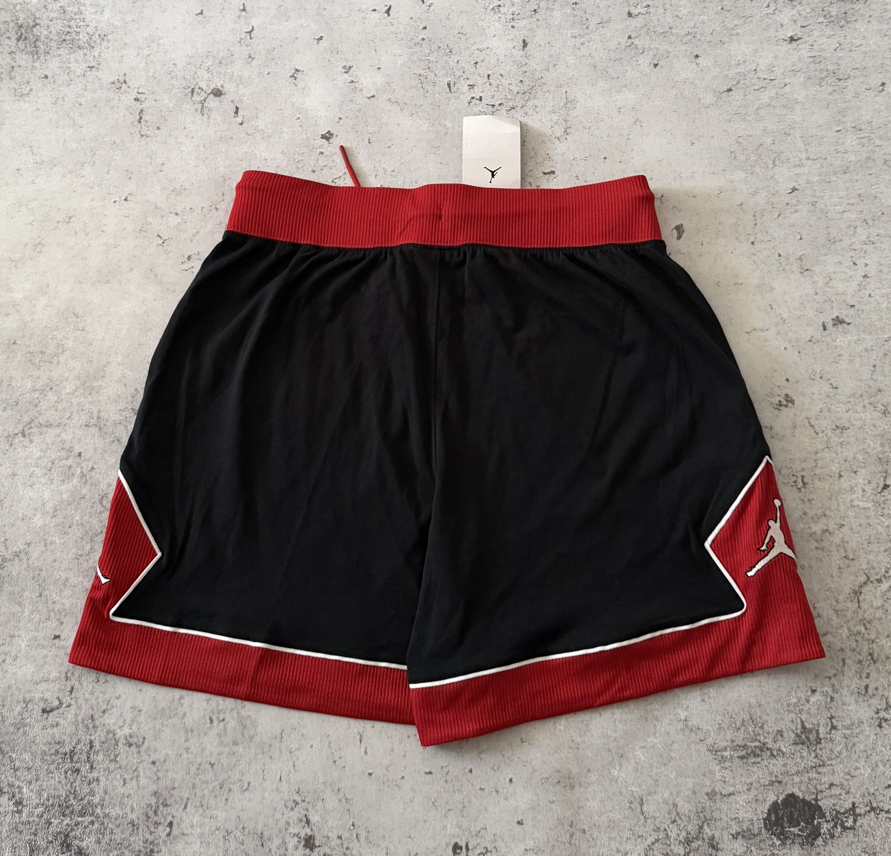 Jordan Brand JORDAN WOMENS DIAMOND SHORTS DZ3352-010 SIZE L Size 32" / US 10 / IT 46 - 9 Thumbnail