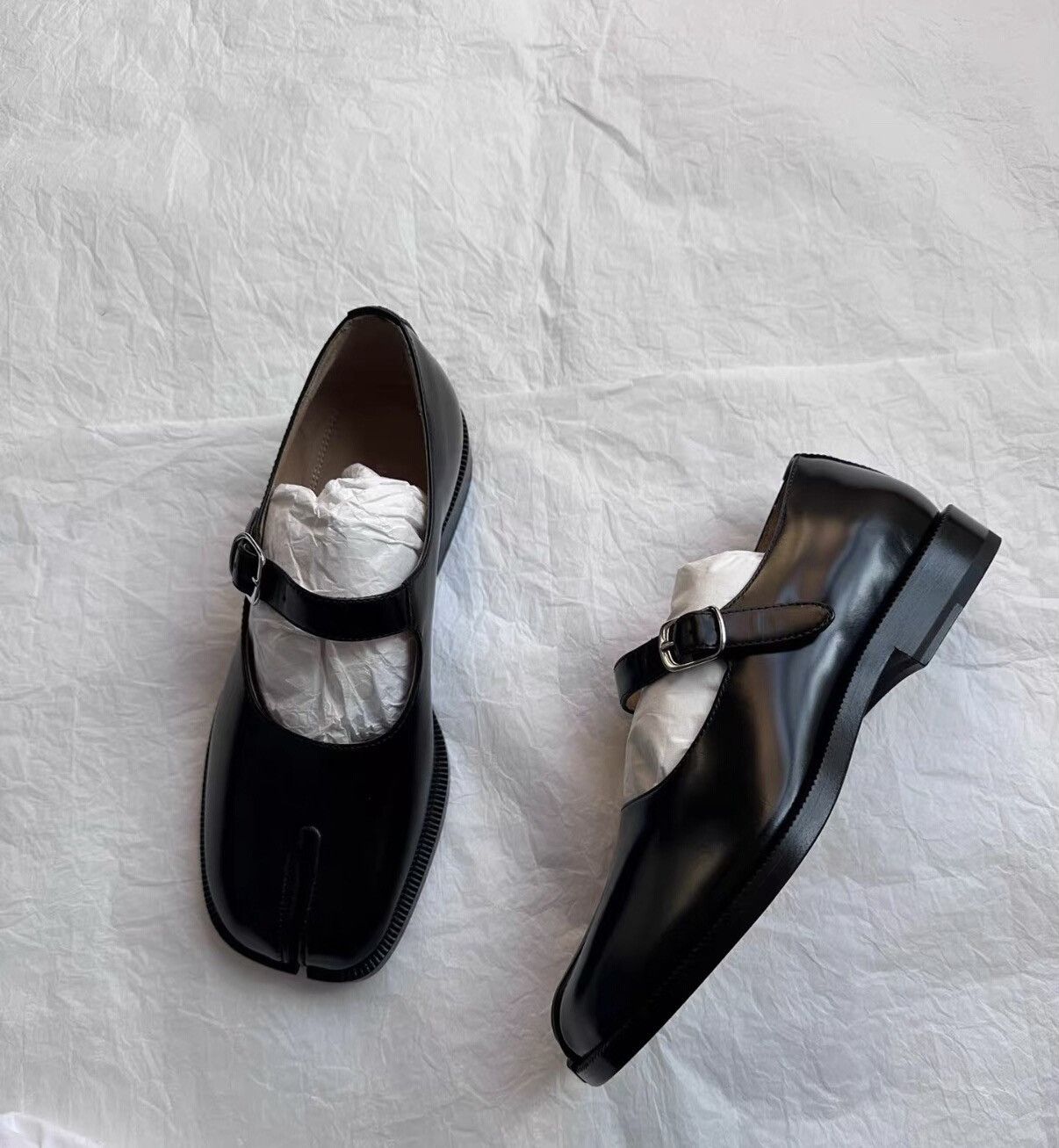 Maison Margiela Maison Margiela Black Tabi Patent Mary Jane Loafers Size US 6 / IT 36 - 3 Thumbnail