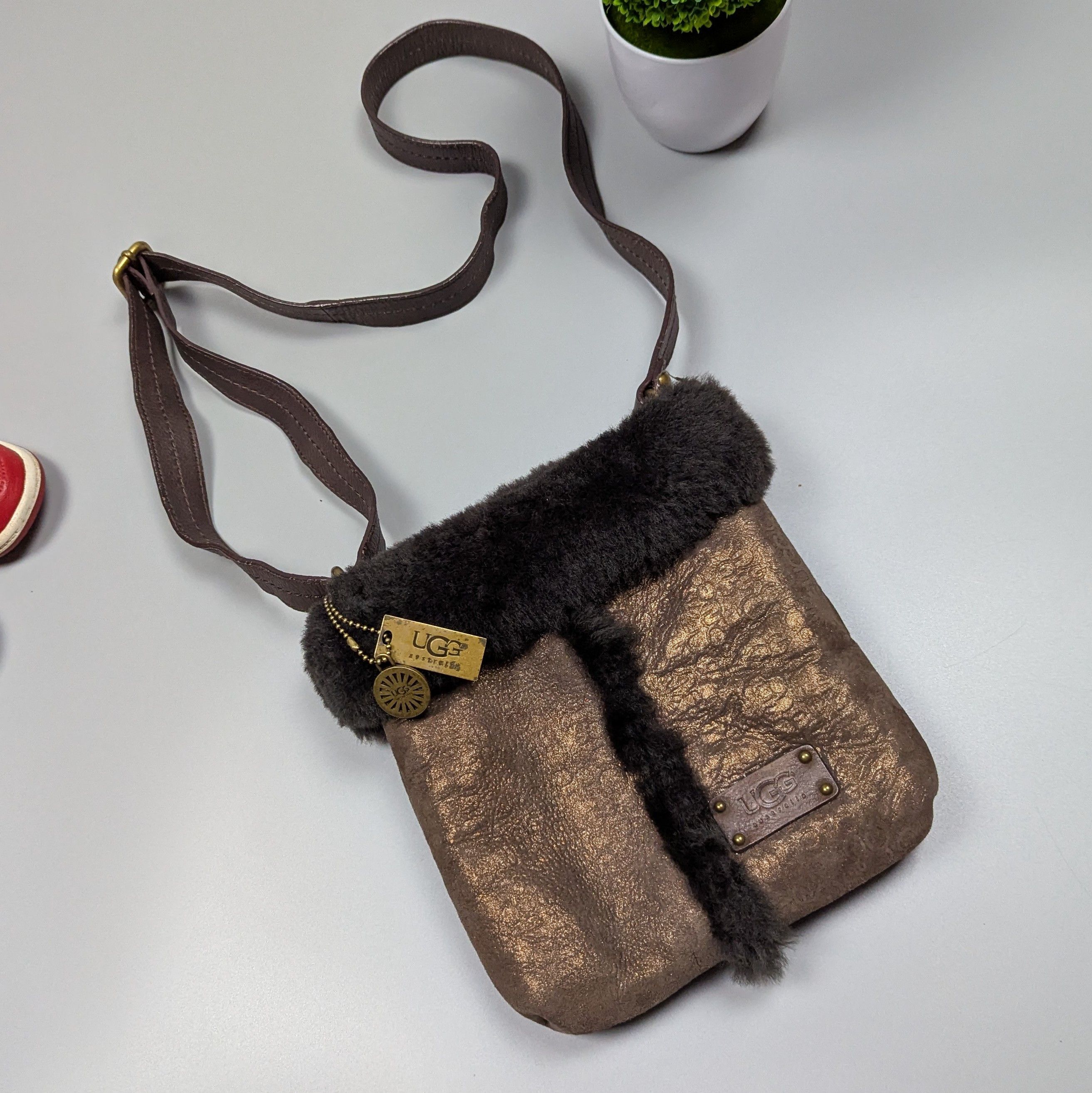 Ugg × Vintage UGG Australia Leather Monogrammed Sheepskin Shoulder Handbag Size ONE SIZE - 2 Thumbnail