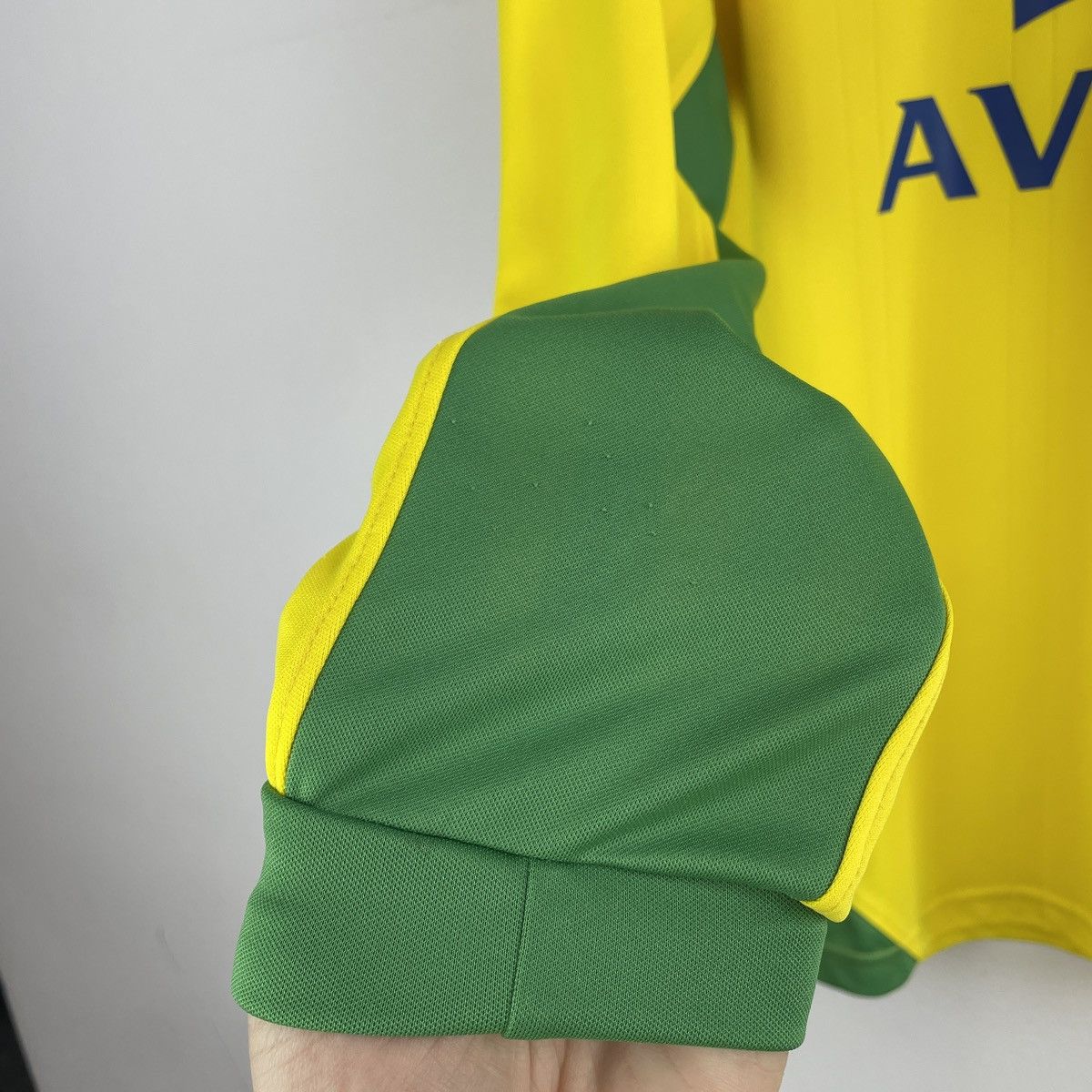 Other Norwich City Home Long Sleeve Jersey Men’s Shirt 2010/2011 Size US L / EU 52-54 / 3 - 11 Thumbnail