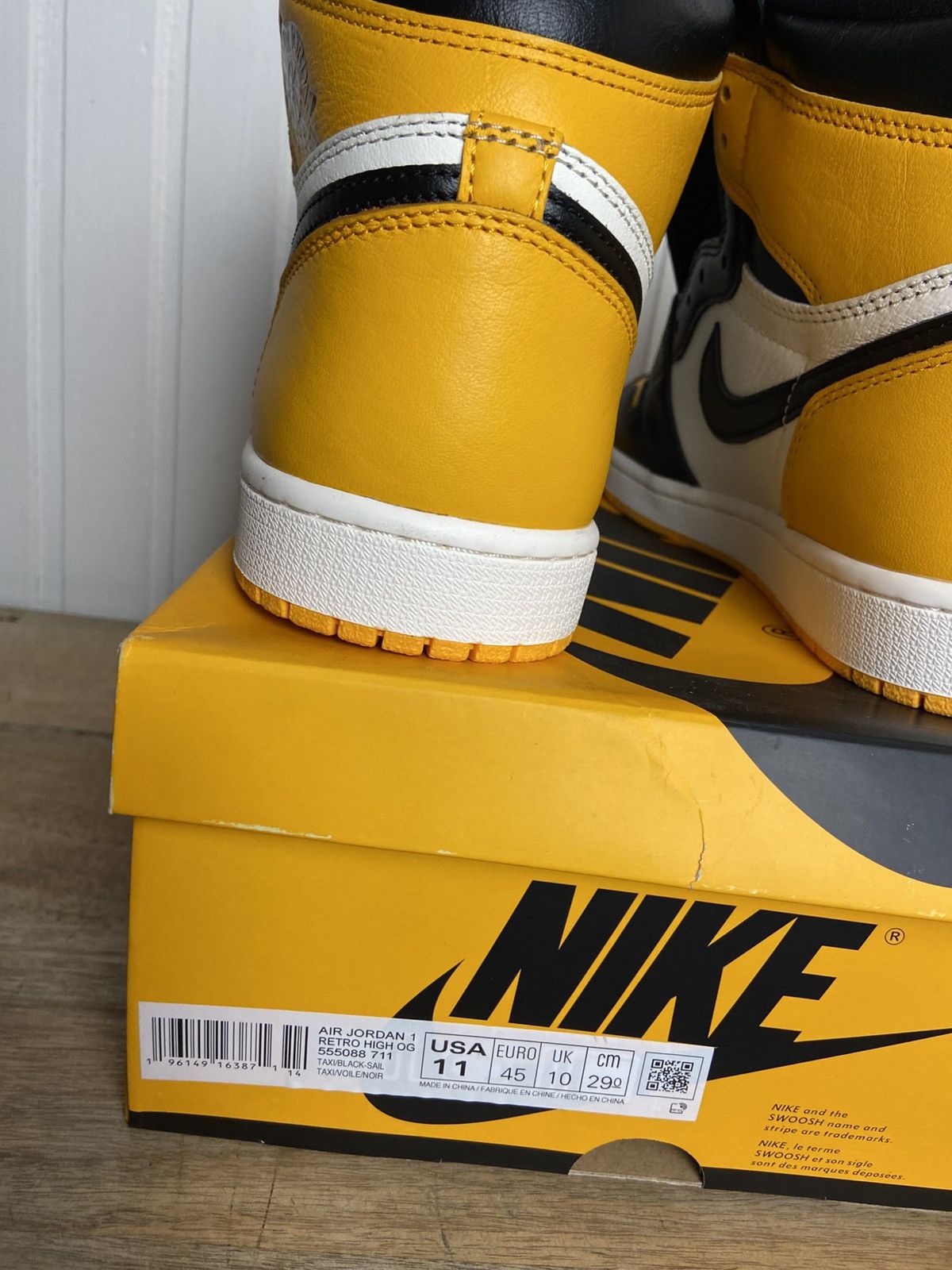 Jordan Brand New Jordan 1 Retro High "Taxi" Authentic Size 11US Size US 11 / EU 44 - 8 Thumbnail