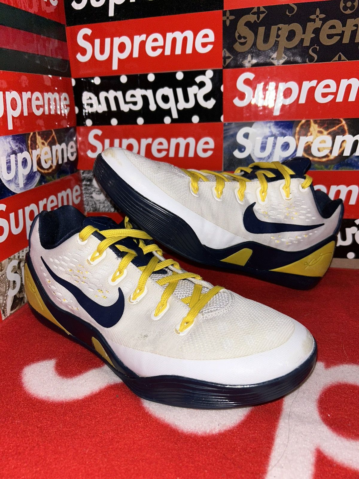 Nike Nike Kobe 9 IX Low ID Size 8 688501-997 Michigan Size US 8 / EU 41 - 1 Thumbnail