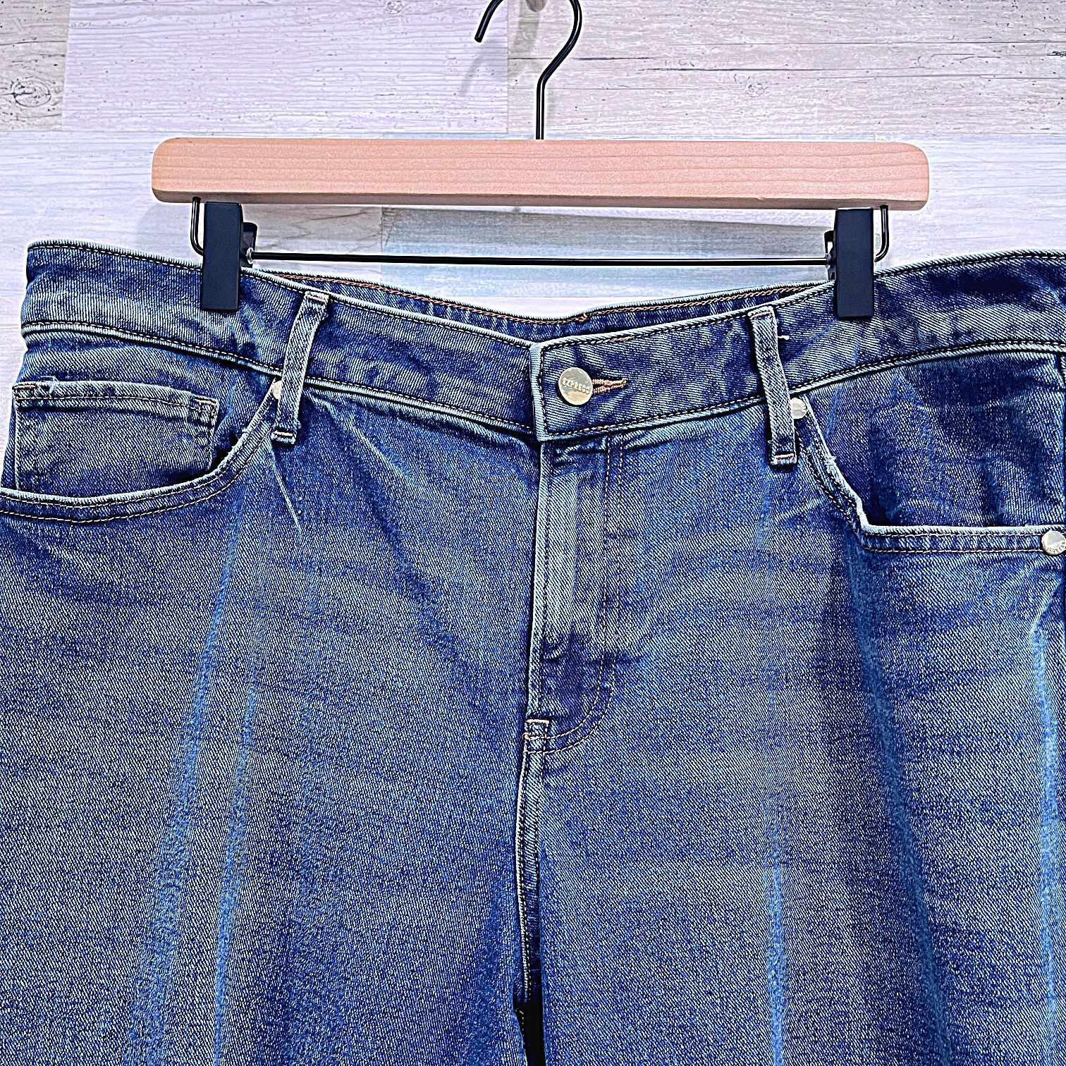 Express EXPRESS Ripped Mid Rise 90s Ankle Boot Jeans Womens 14 14R Size 36" / US 14 / IT 50 - 2 Thumbnail