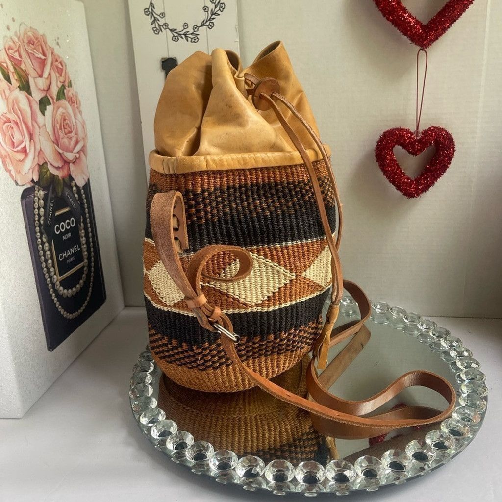 Other Vintage Woven Sisal Bucket Bag with Leather Strap Size ONE SIZE - 2 Thumbnail