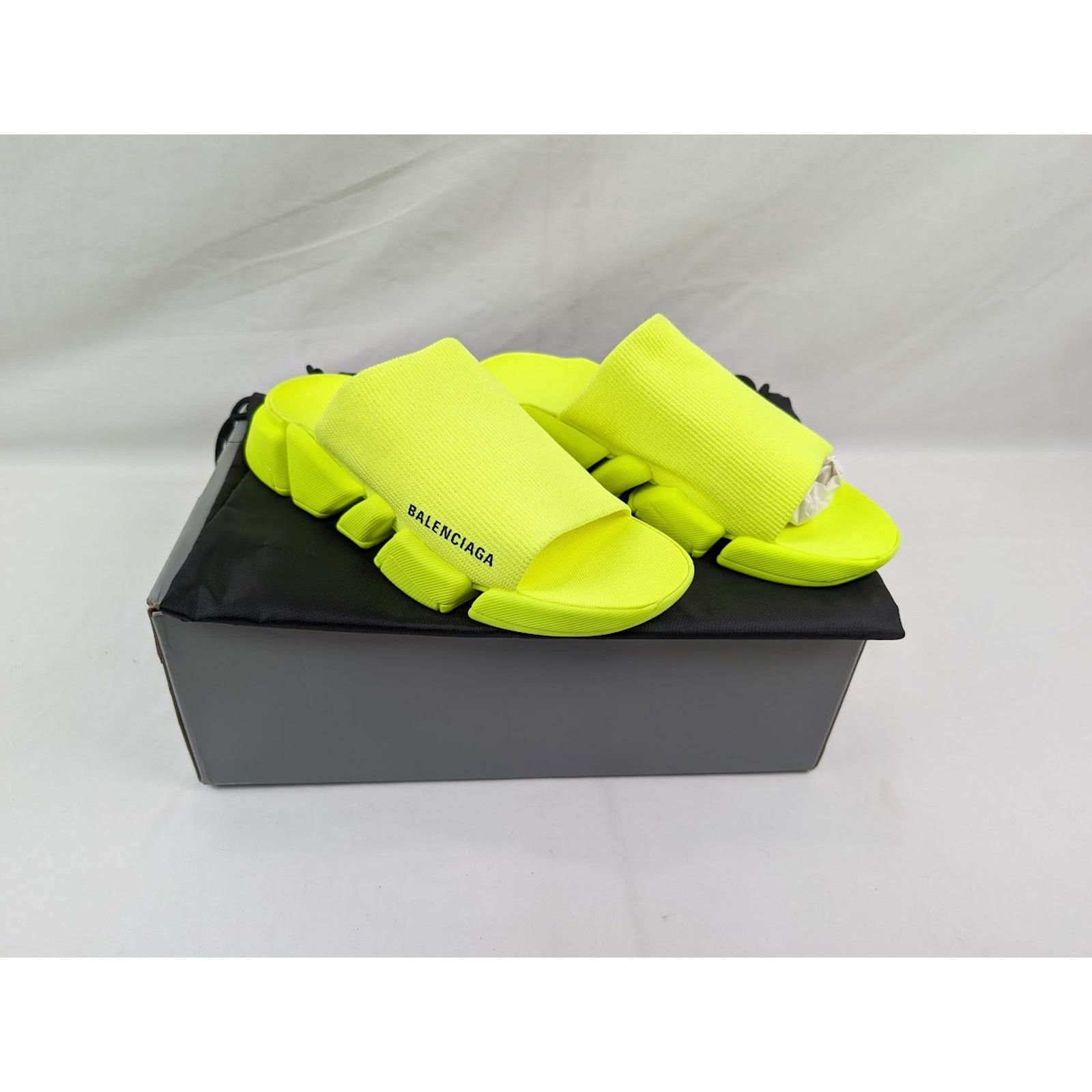 Balenciaga o1rshd1 Speed 2.0 Slides in Fluo Yellow Size US 11 / EU 44 - 18 Thumbnail