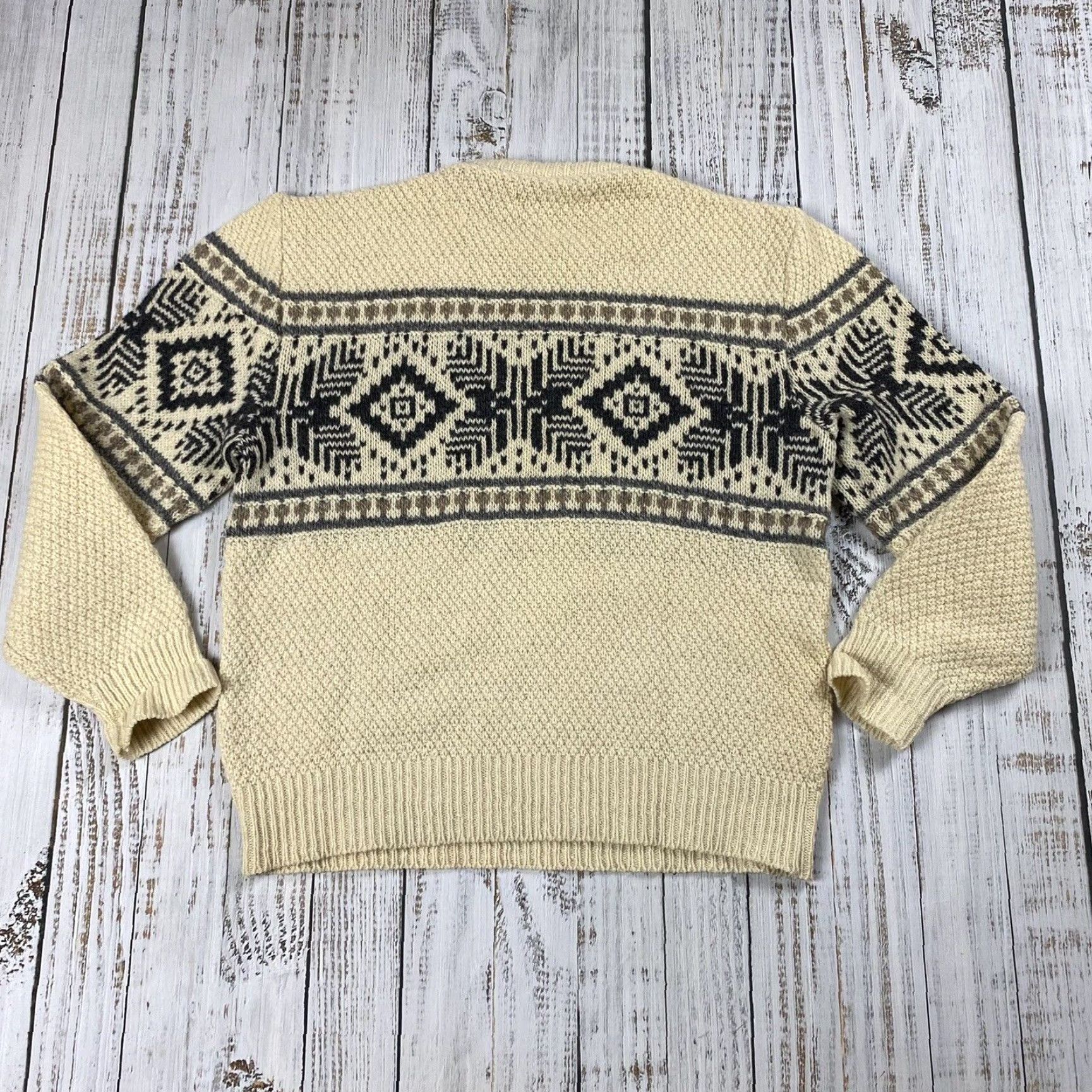 Vintage VINTAGE Abraham & Strauss Men's Sweater L Crew Neck Aztec Pattern Wool Ivory Fall Winter Size US L / EU 52-54 / 3 - 6 Thumbnail