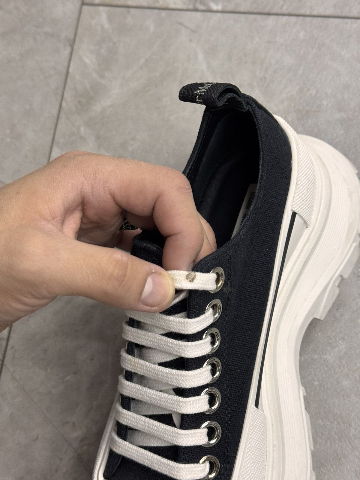 Alexander McQueen Alexander McQueen Tread Slick Low Lace Up Black Size US 7 / IT 37 - 8 Thumbnail