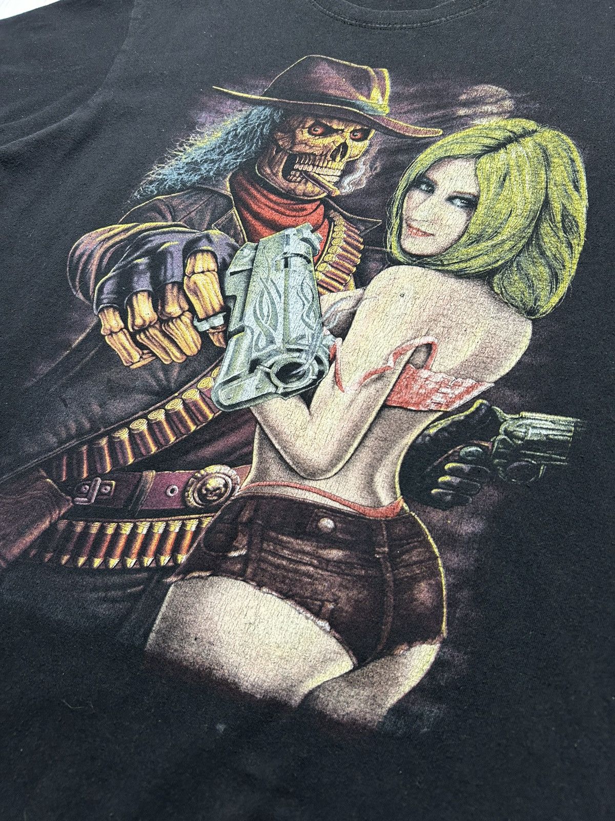 Vintage Vintage Skeleton Girl Ass Weapon T-Shirt Size US L / EU 52-54 / 3 - 5 Thumbnail