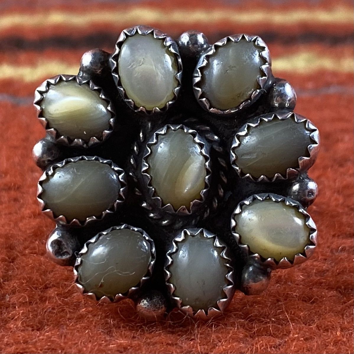 Kapital × Vintage Vtg Zuni Sterling Silver Mother of Pearl Cluster Ring Navajo Size ONE SIZE - 4 Thumbnail