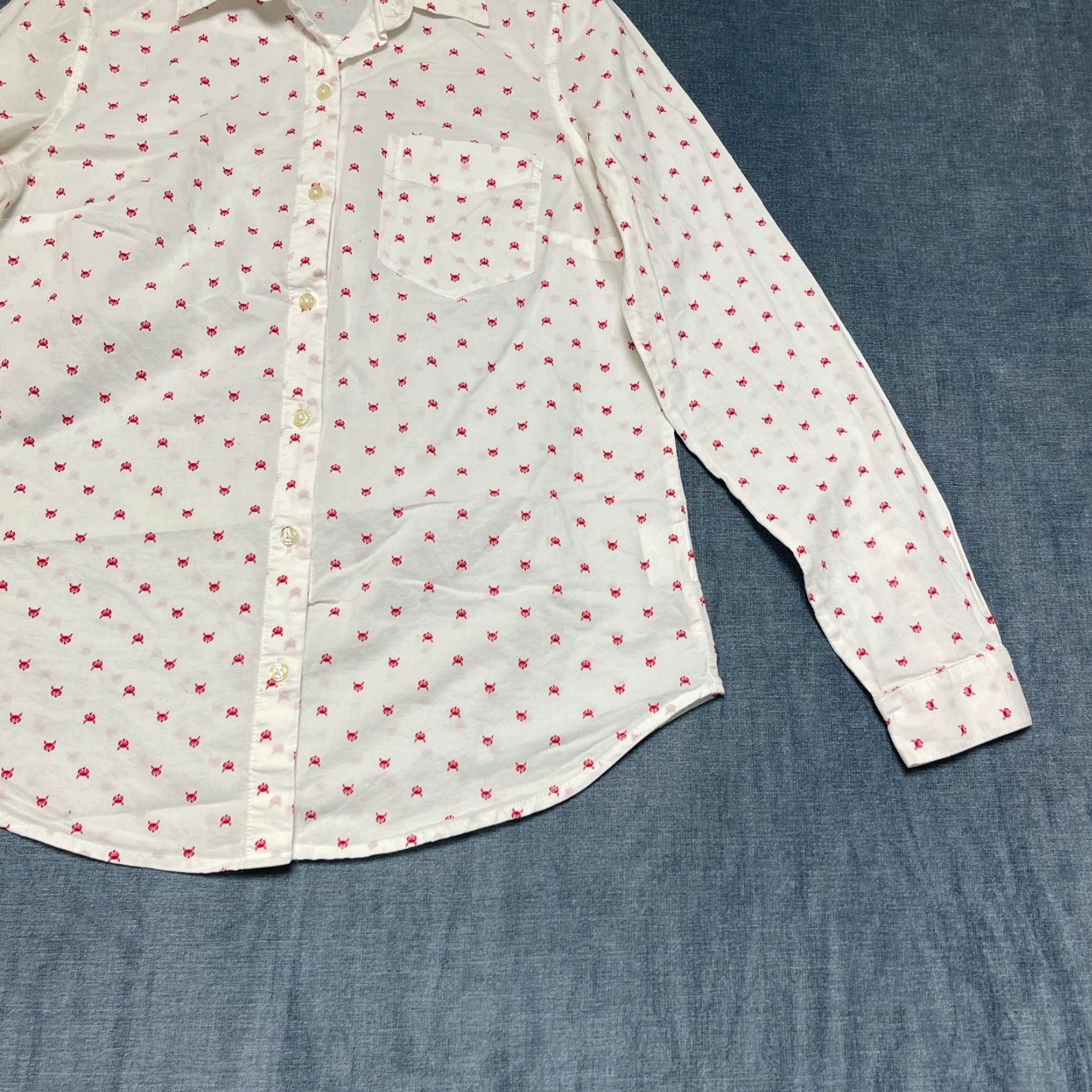 Gap Gap Shirt Womens Small White All Over Wolf Print Cotton Classic Fit Button Up Size S / US 4 / IT 40 - 2 Thumbnail