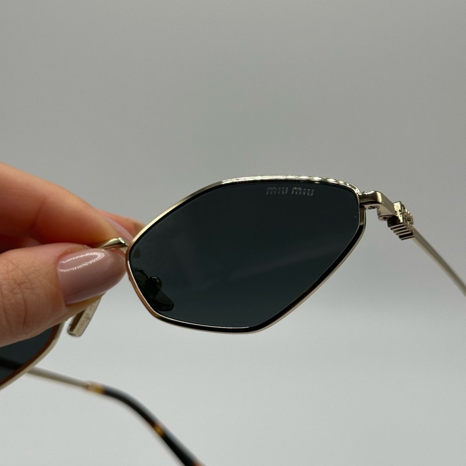 NEW MIU MIU MU56ZS ZVN5S0 Pale Gold Dark Grey Sunglasses