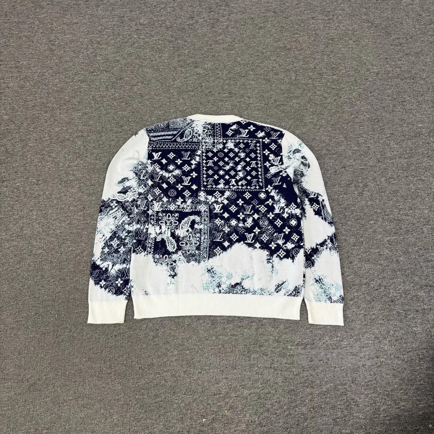 Louis Vuitton Louis Vuitton Full-print old-style design; tie-dyed hooded Size US M / EU 48-50 / 2 - 2 Thumbnail