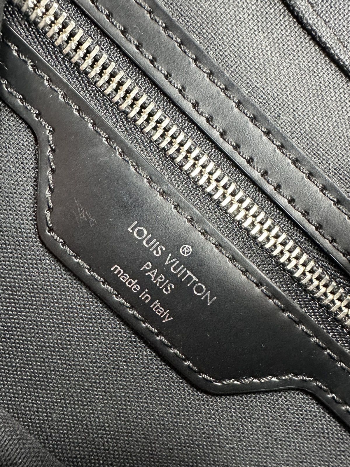 Louis Vuitton Louis Vuitton shoulder bag taiga viktor messenger Size ONE SIZE - 13 Thumbnail