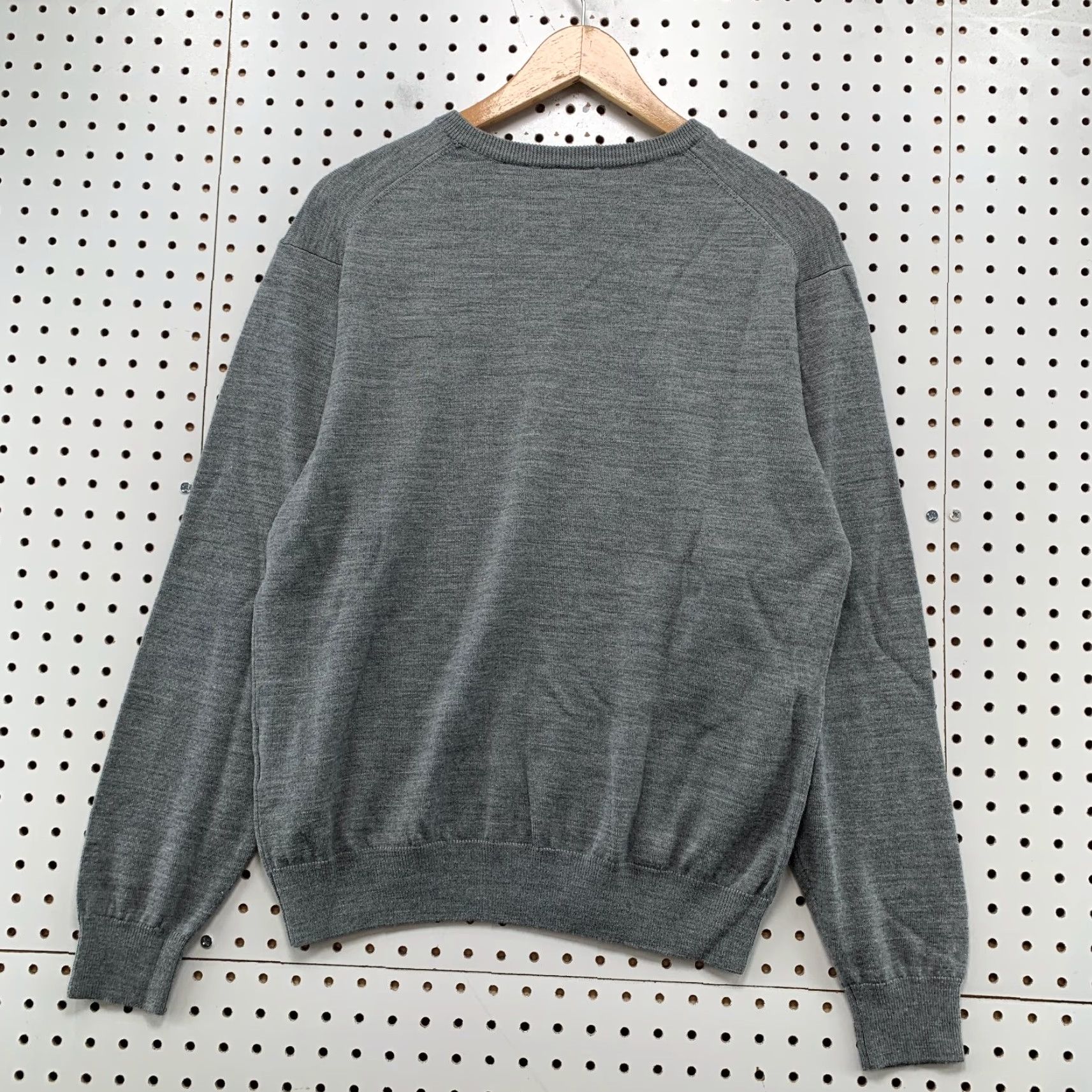 Cutter & Buck Cutter Buck Merino Wool Sweater Mens Medium Gray V-Neck Golf Preppy Pullover Size US M / EU 48-50 / 2 - 2 Thumbnail