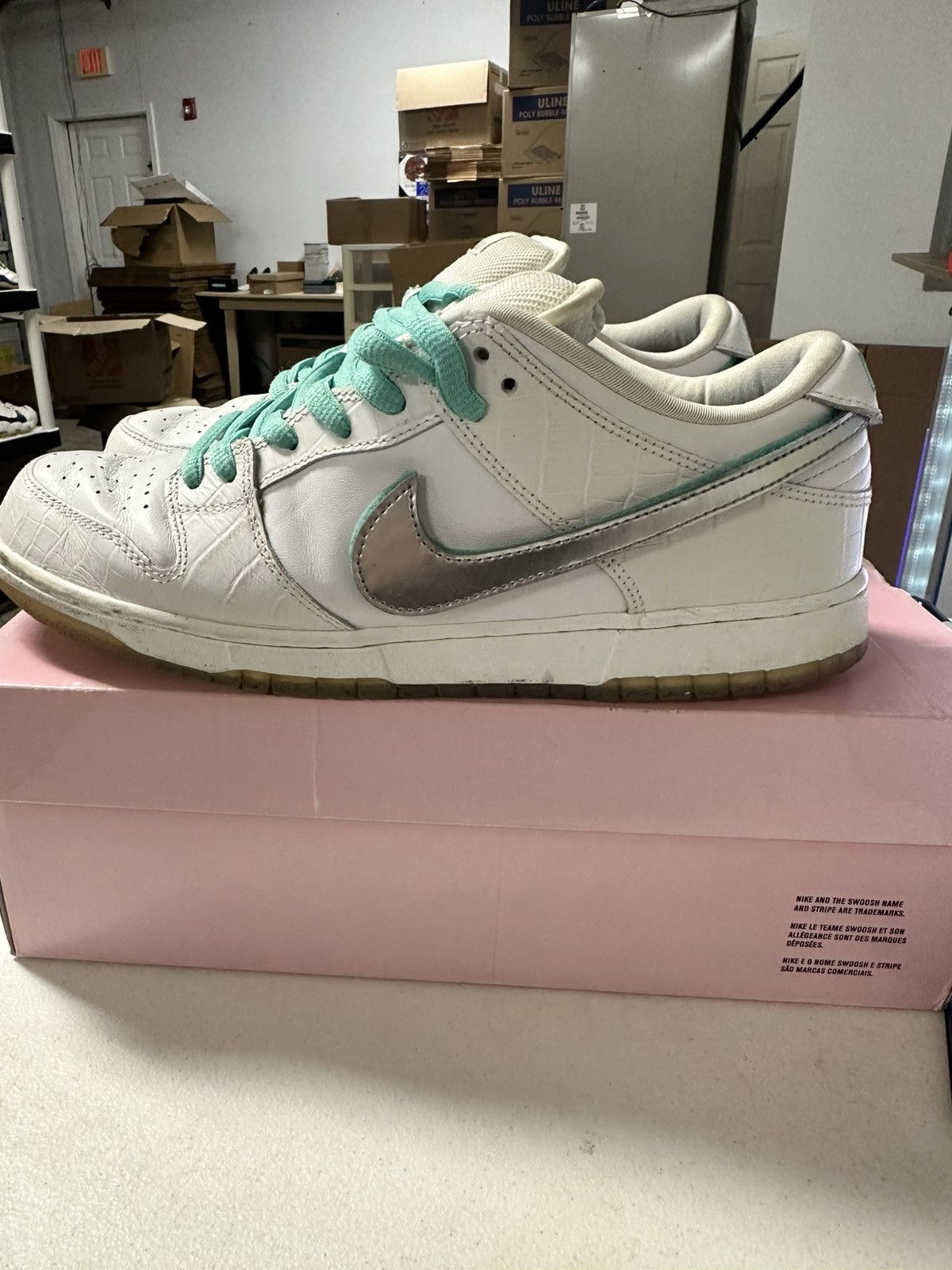 Nike Nike sb dunk low white diamond Size US 10.5 / EU 43-44 - 1 Thumbnail
