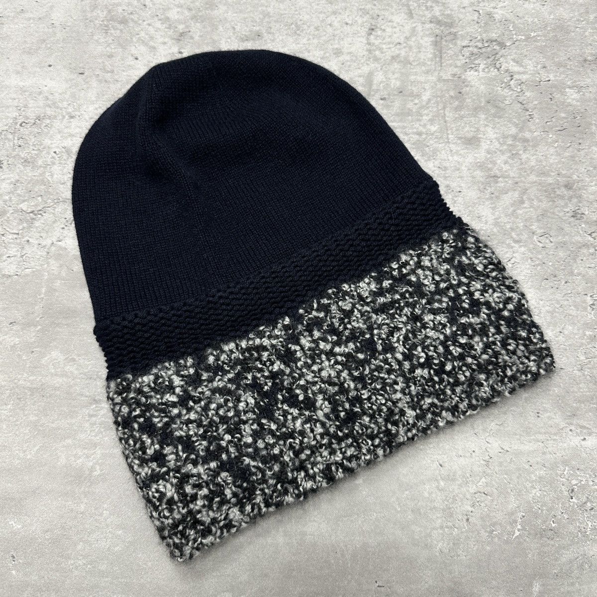 Chanel Chanel CC Logo Cashmere Beanie Navy Size ONE SIZE - 6 Thumbnail