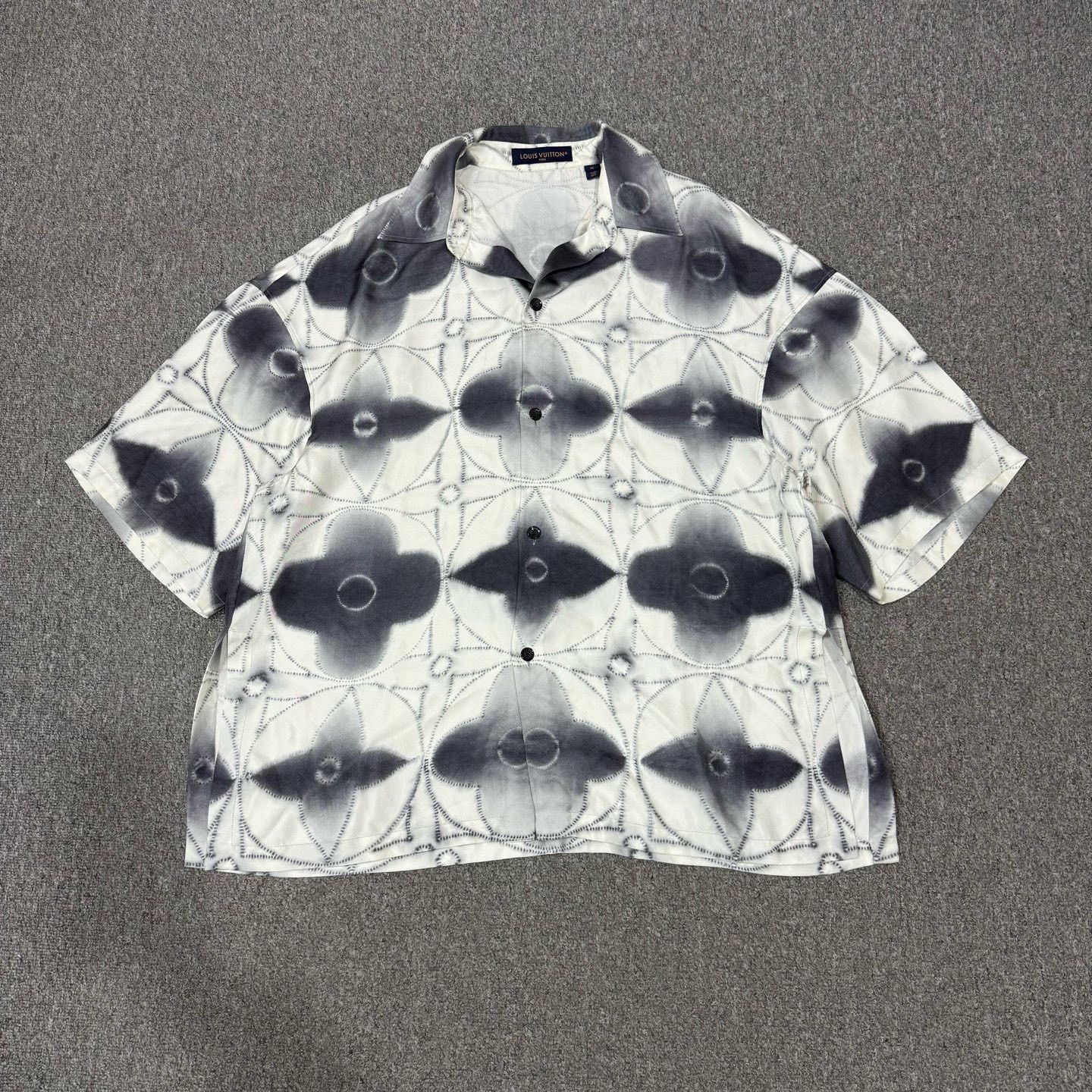 Louis Vuitton Louis Vuitton Silk Short-Sleeve Ink Print Shirt Size US M / EU 48-50 / 2 - 1 Thumbnail