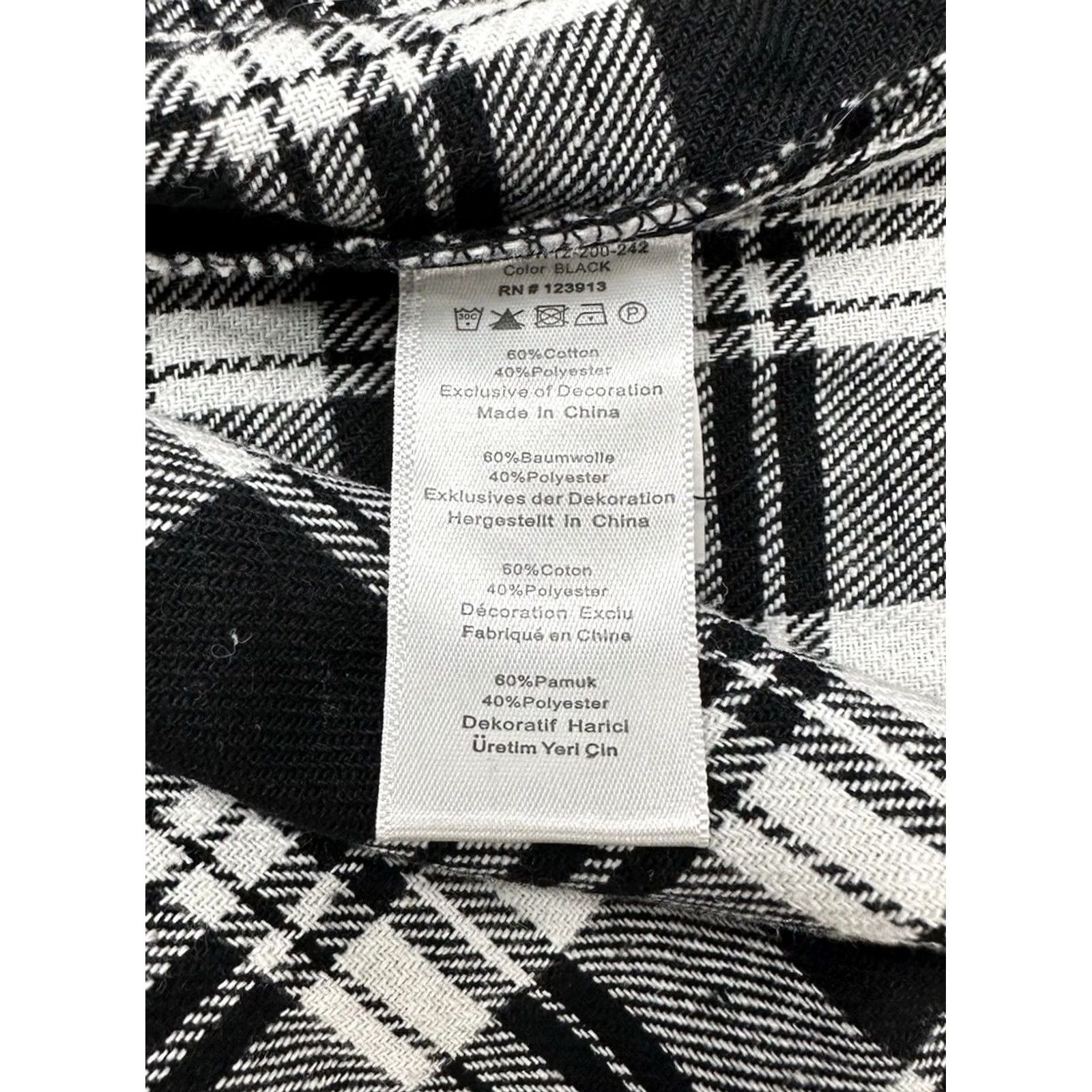 Vintage JACHS Shirt Men’s Size S Black Plaid Button Front Long Sleeve Collared Cotton Flannel Button-Up Regular Size US S / EU 44-46 / 1 - 6 Thumbnail