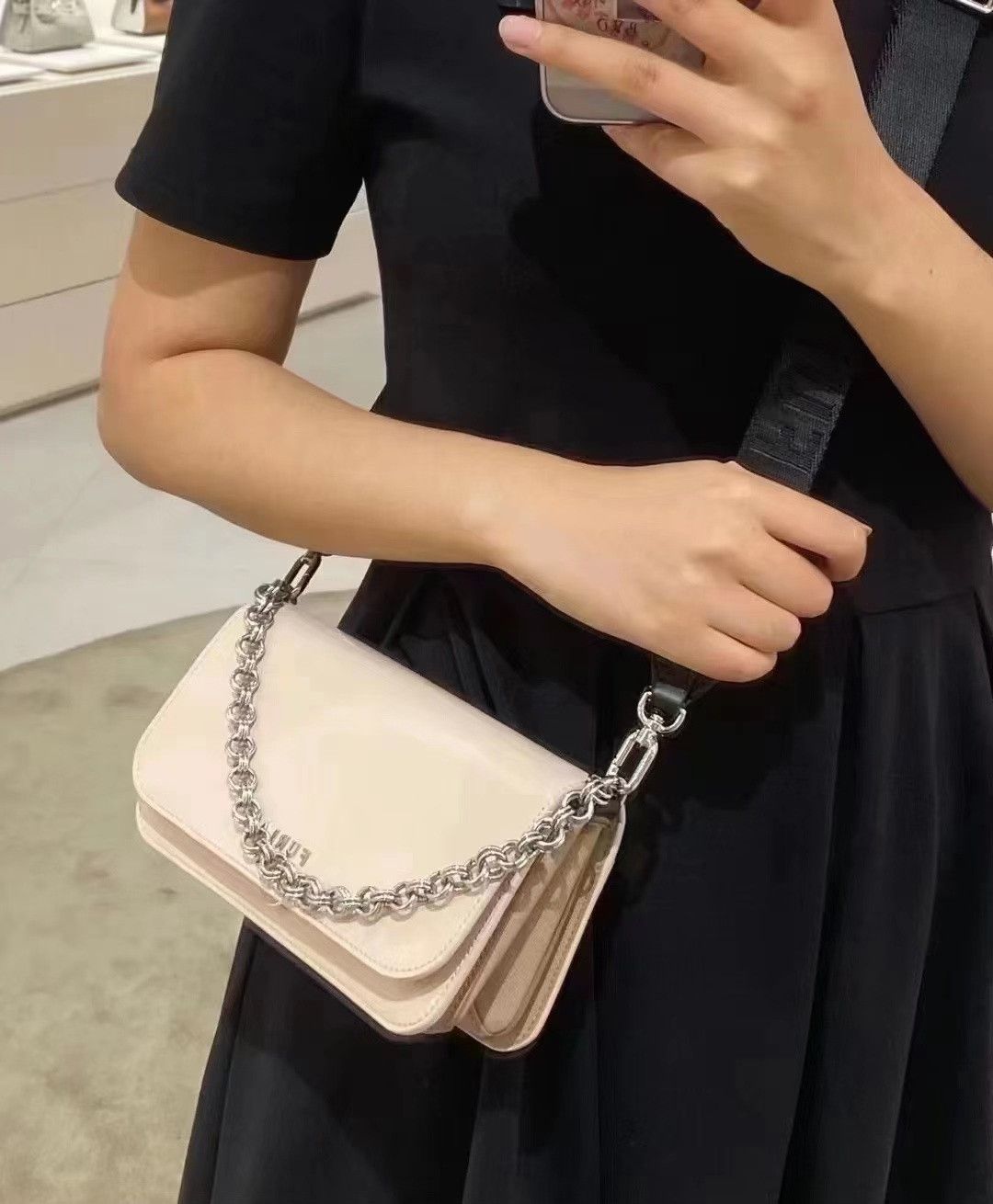 Furla Furla Light Pink Glossy Shoulder Bag Size ONE SIZE - 4 Thumbnail