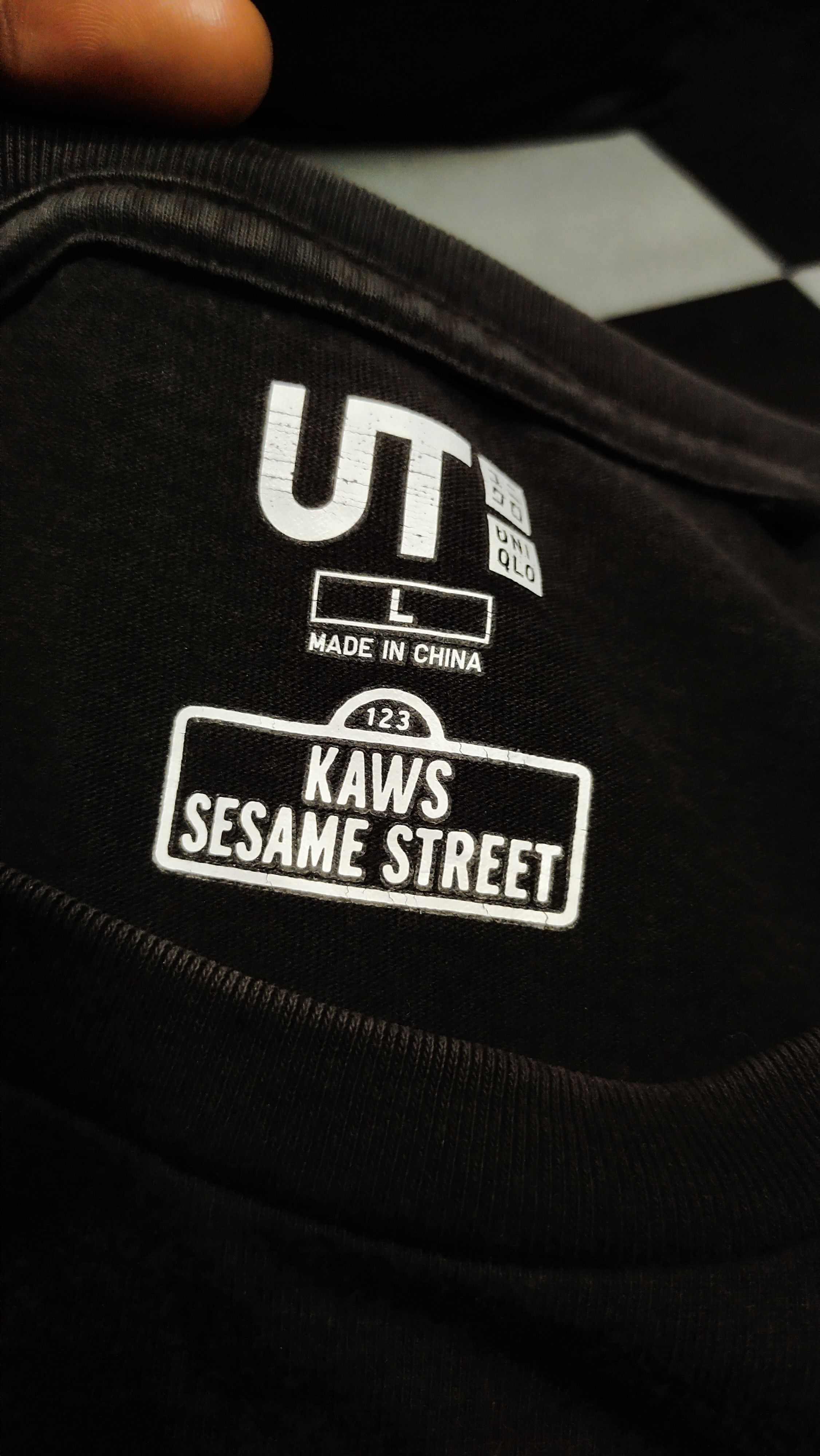 Kaws KAWS X SESAME STREET X UNIQLO TEE Size US L / EU 52-54 / 3 - 3 Thumbnail