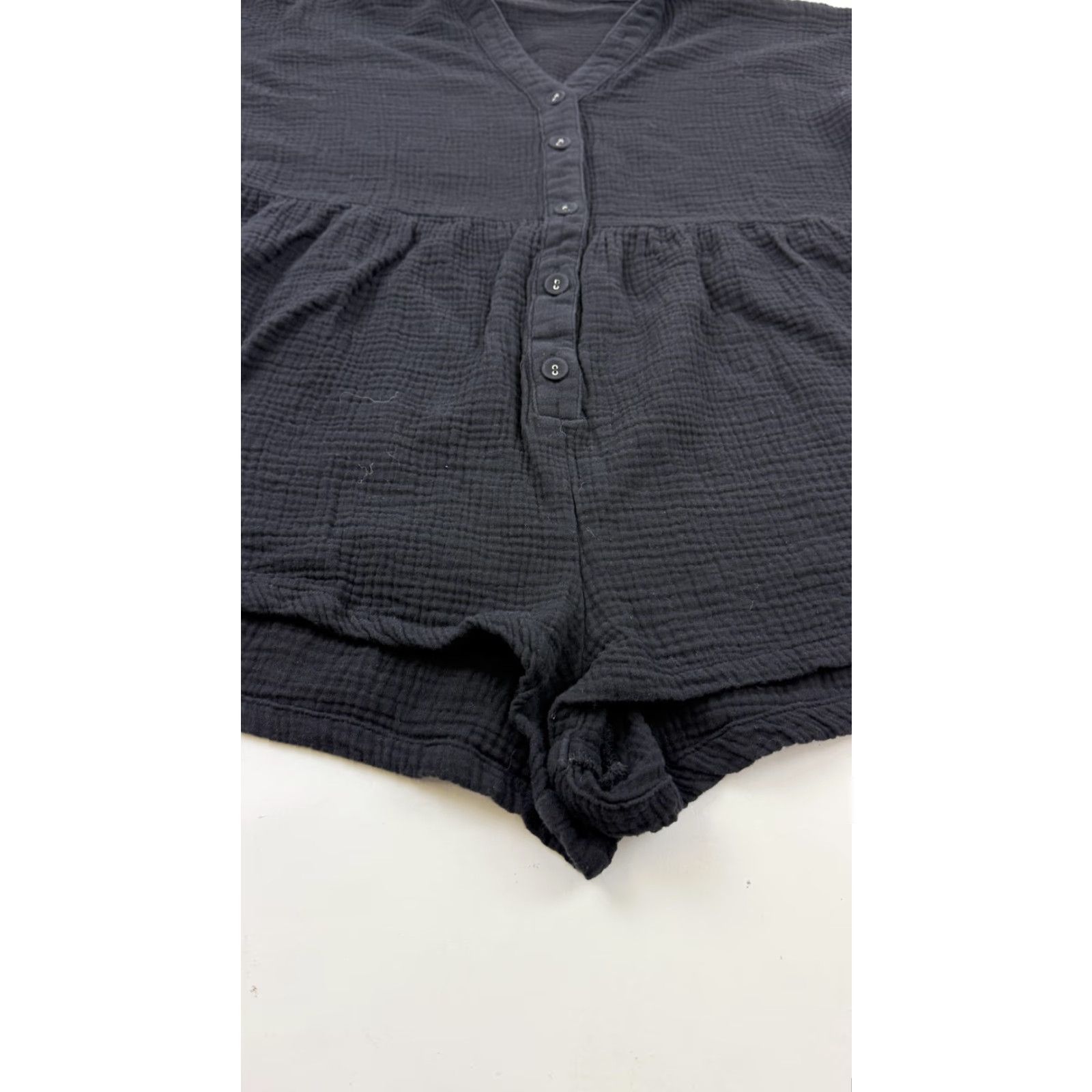 Vintage VINTAGE? Wait: Not vintage. Petal & Pup Romper Women 4 Black Gauze Button Front V-Neck Short Sleeve One-Piece 100% Cotton Women Size 27" / US 4 / IT 40 - 2 Thumbnail