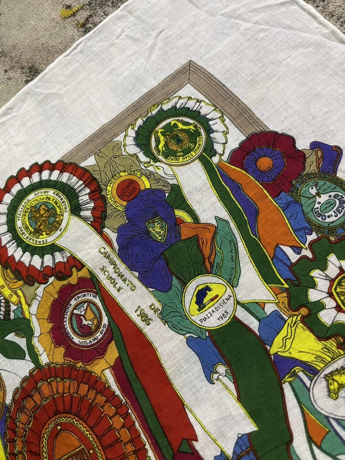 Designer Rare vintage Gucci Art design multicolour handkerchief Size ONE SIZE - 9 Thumbnail