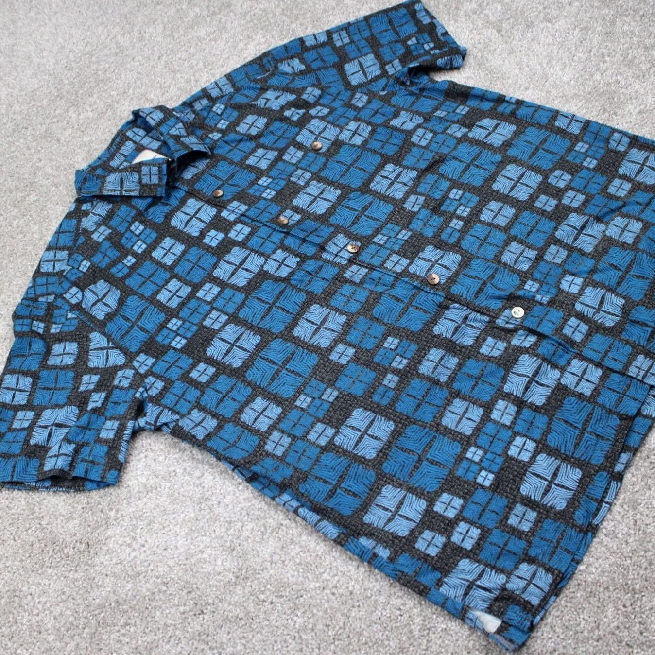 Tommy Bahama Tommy Bahama Hawaiian Shirt Mens XL Blue Geometric Silk Button-Up S/S Shirt Casual Beach Resort Clothing Size US XL / EU 56 / 4 - 6 Thumbnail