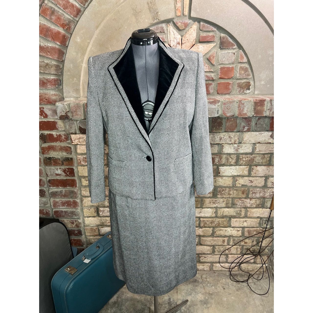 Vintage skirt Suit checked black white velvet lapels Size XL / US 12-14 / IT 48-50 - 1 Thumbnail