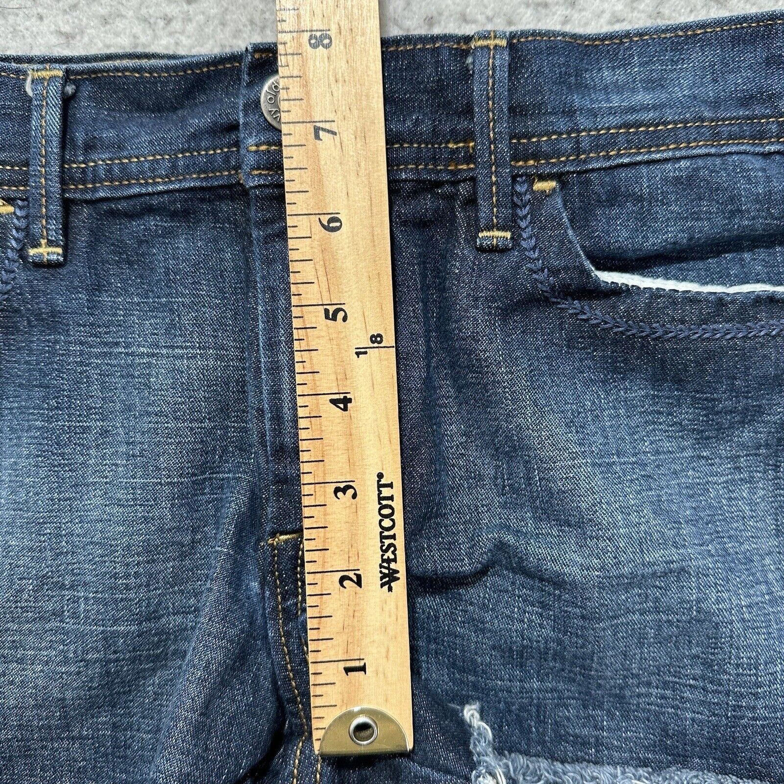 Old Navy Old Navy 6 Mid Rise Jean Denim Shorts Navy Blue 2" Inseam Size 28" / US 6 / IT 42 - 11 Thumbnail