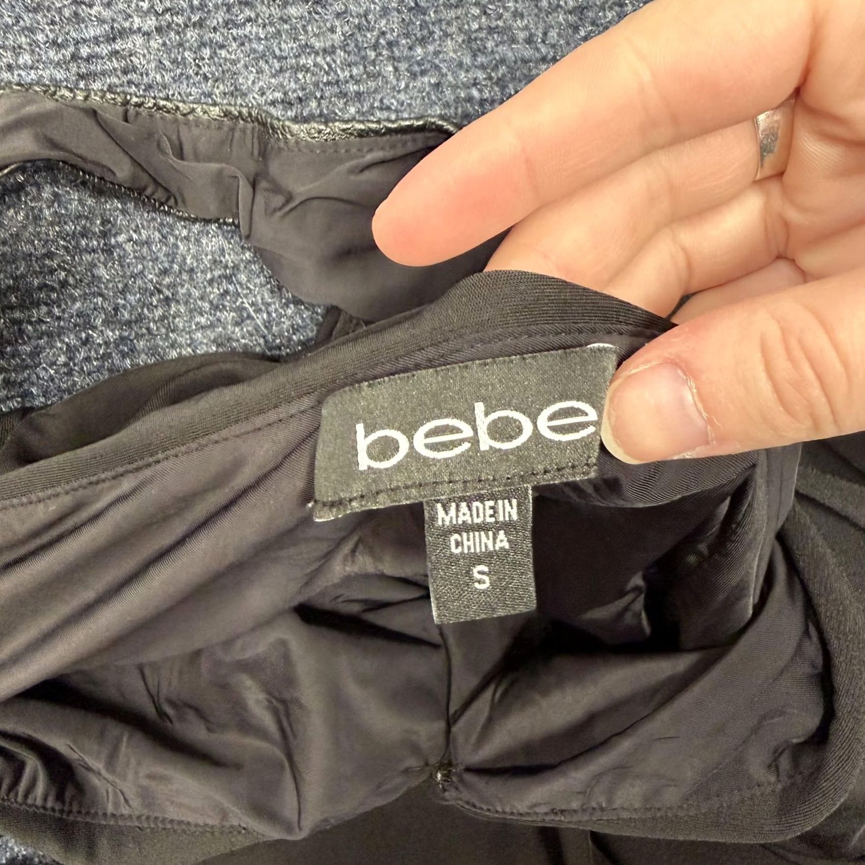 Bebe VINTAGE? No. Y2K Bebe Blouse Womens S Black V-Neck Sleeveless Draped Tunic Top Party Size S / US 4 / IT 40 - 4 Thumbnail