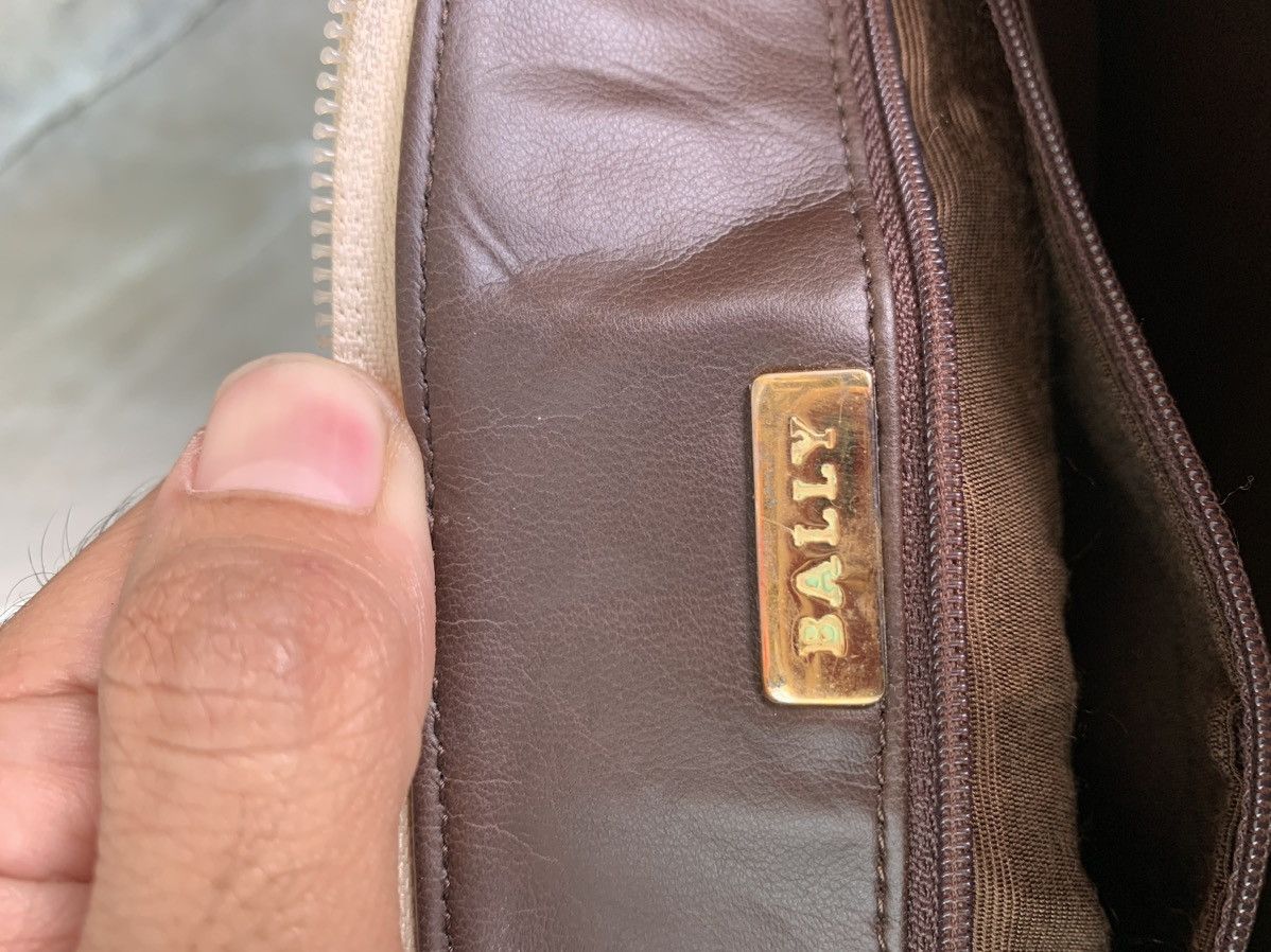 Bally Quilted Shoulder Bag Size ONE SIZE - 11 Thumbnail