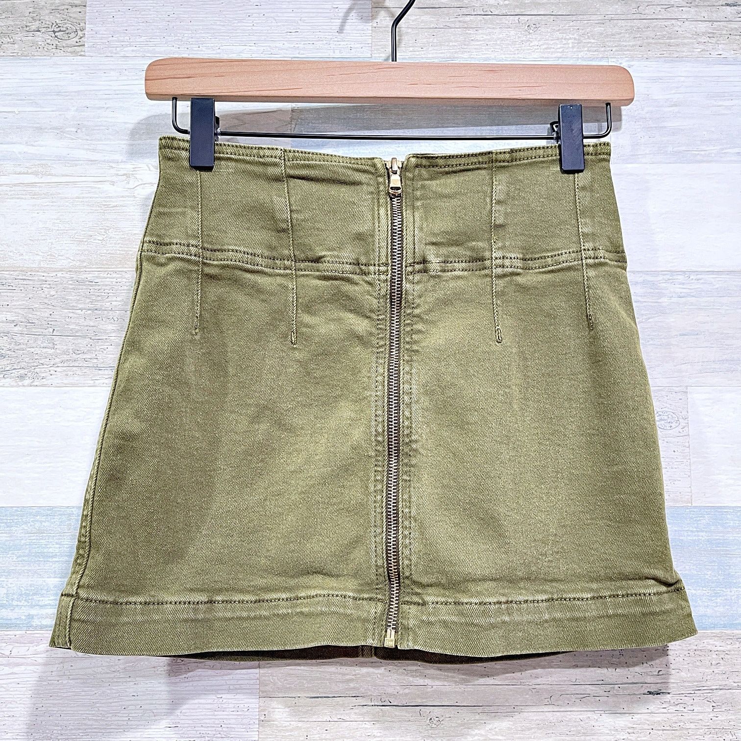 Free People Free People Virgo Zip Front Mini Skirt Cadet Green Cotton 26 Size 26" / US 2 / IT 38 - 1 Thumbnail
