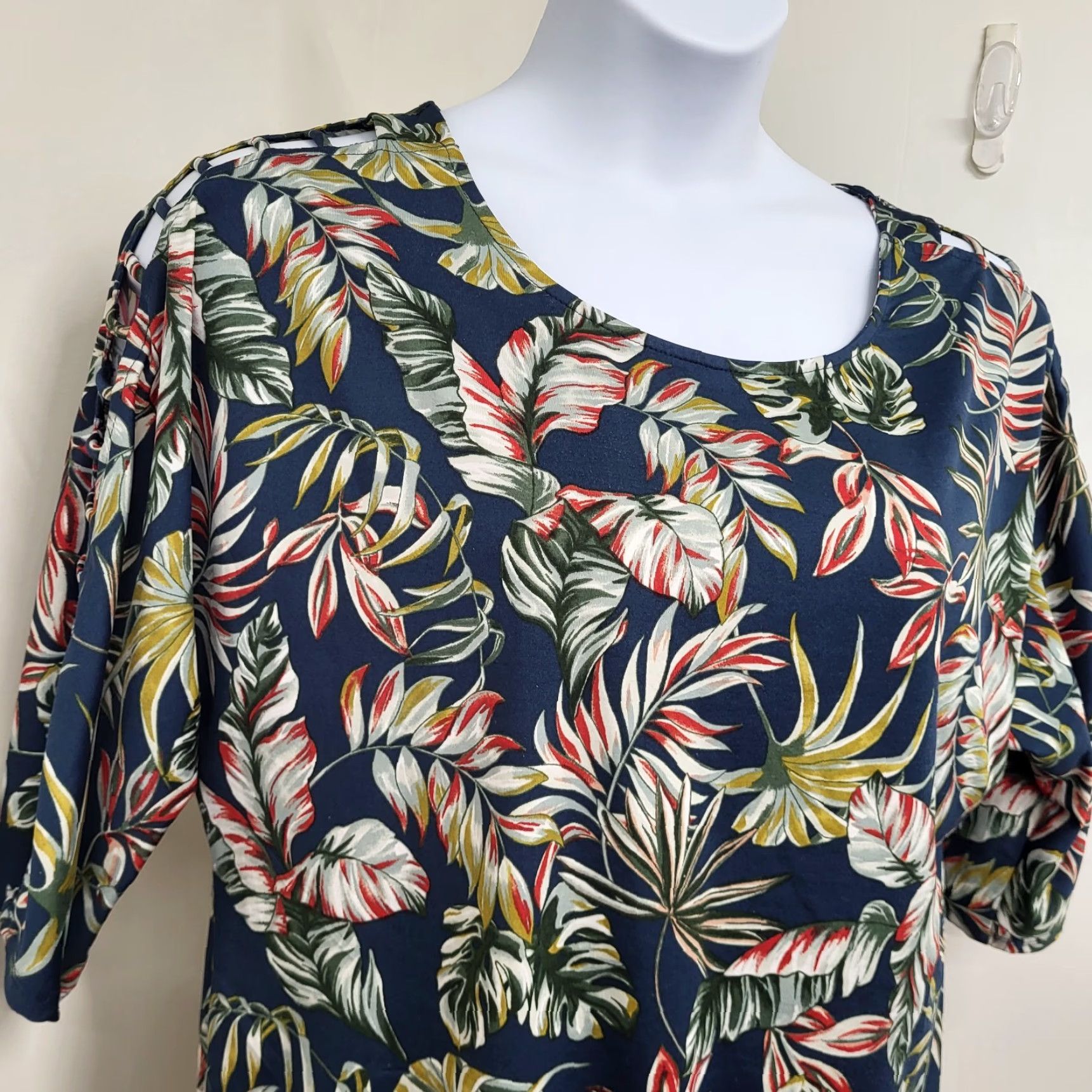 Vintage PERCEPTION CONCEPT Blouse Womens XL Blue Tropical Flower Cut Out Sleeves Floral Pattern 3/4 Sleeve Size XL / US 12-14 / IT 48-50 - 5 Thumbnail
