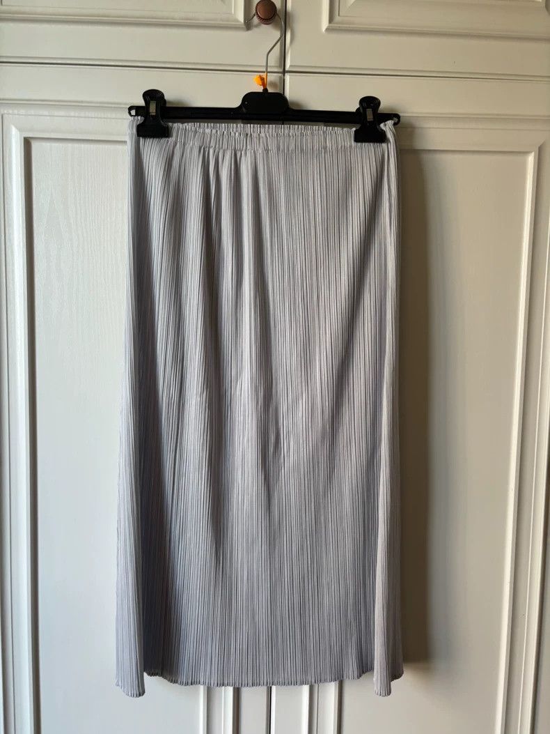 Issey Miyake Issey Miyake size:2 Light grey pleated skirt Size 22" - 3 Thumbnail