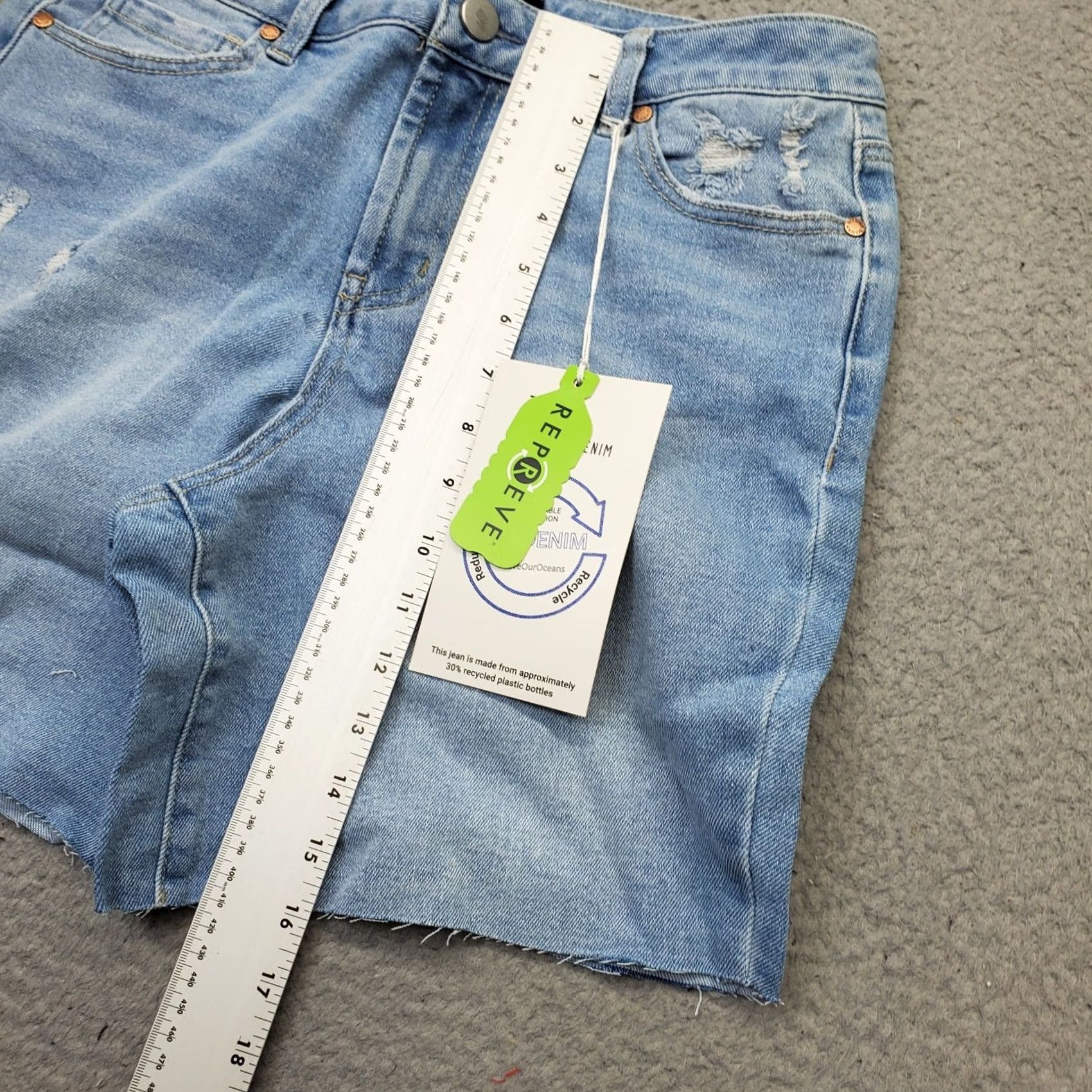 Vintage 1822 Denim Repreve Shorts Womens 8 Blue Denim High Rise Distressed Raw Hem Bermuda Shorts Womens 8 Denim Blue 1822 Denim Womens Size 8 Size 30" / US 8 / IT 44 - 4 Thumbnail