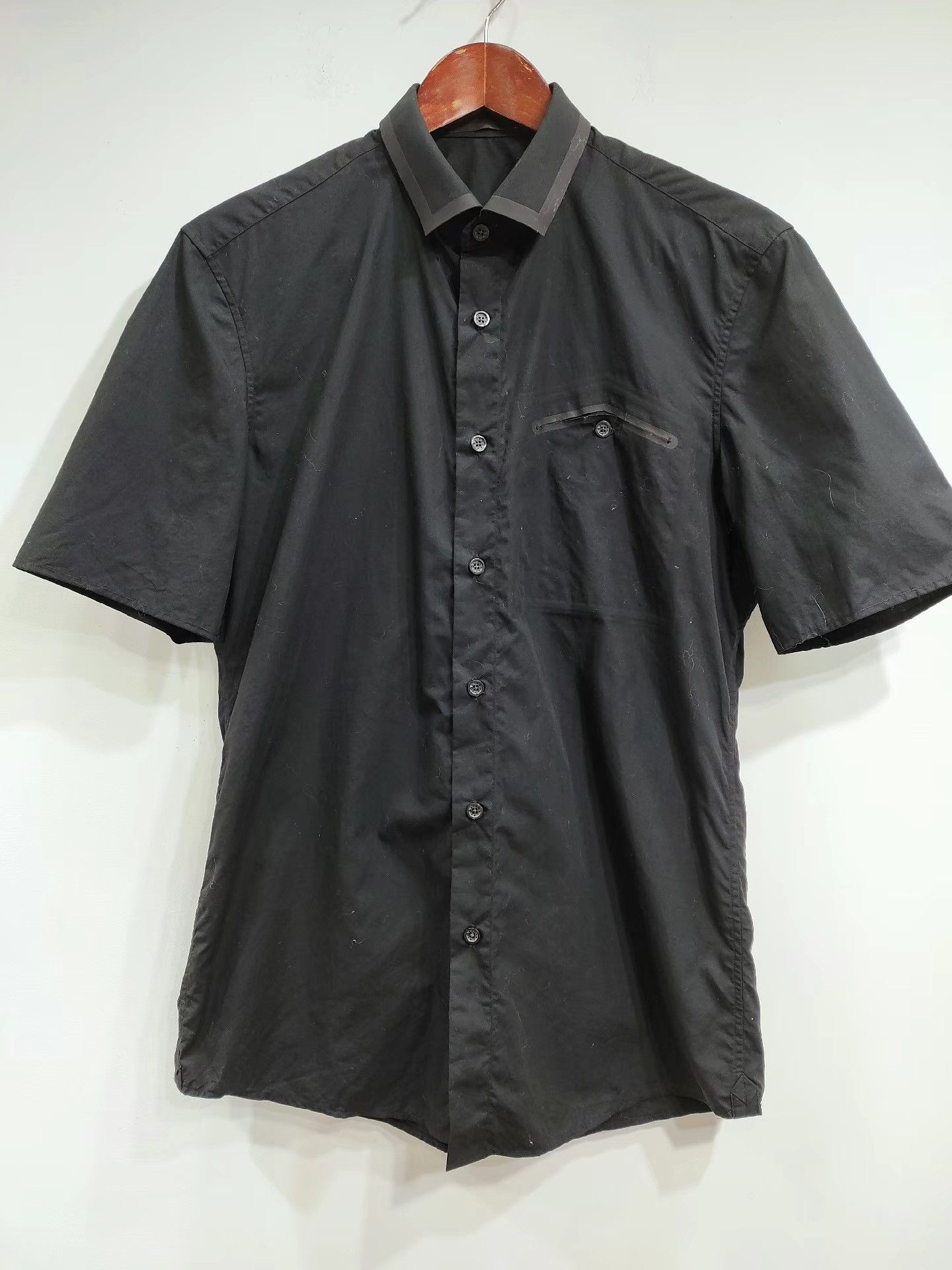 Givenchy Givenchy Men's Black Short Sleeve Shirt K29 Size US M / EU 48-50 / 2 - 1 Thumbnail