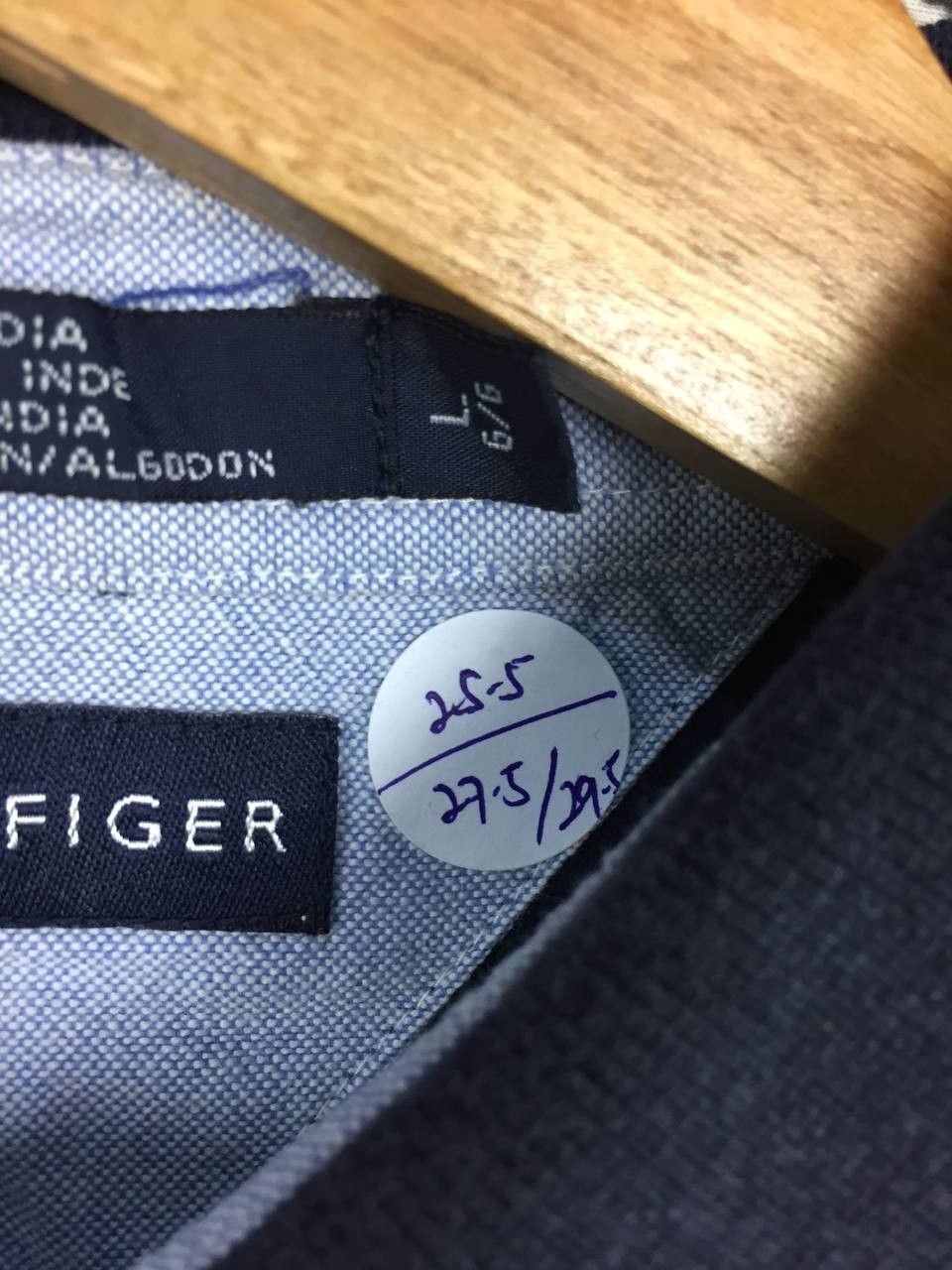 Tommy Hilfiger × Vintage Tommy Hilfiger Crest Logo Casual Polo Tee Size US L / EU 52-54 / 3 - 9 Thumbnail